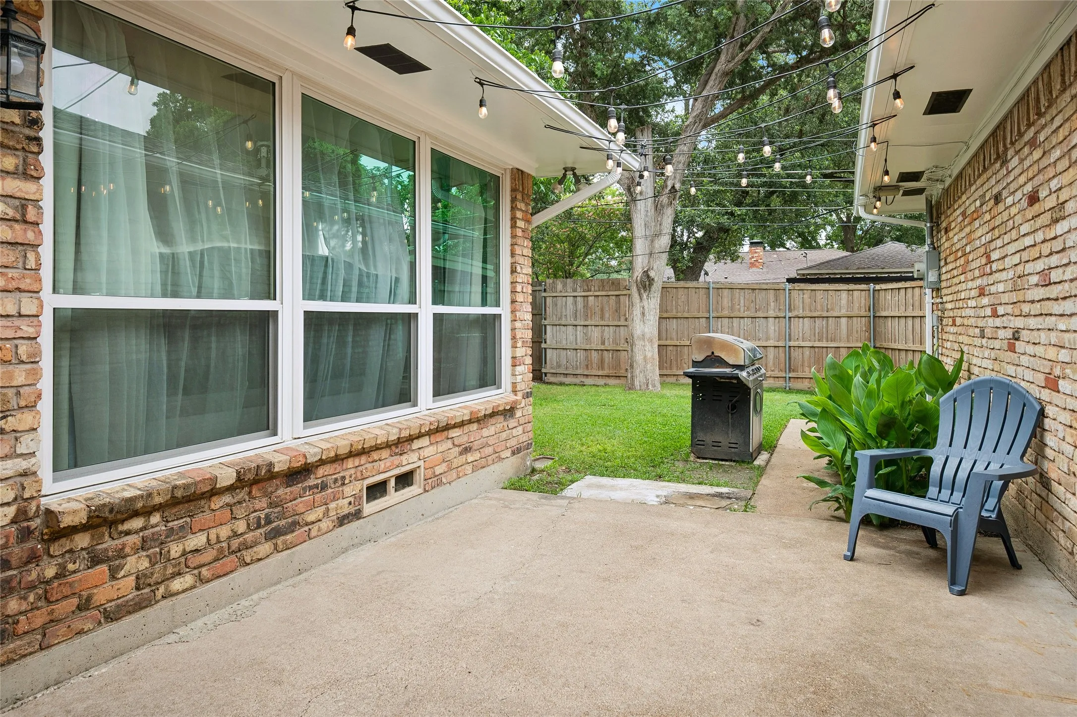 Single Family Residence For Sale in Dallas County , 8426 Baumgarten Drive, Dallas, Texas 75228, 4 Bedroom, 2 Bathroom, Garage spaces, 2,595 Sqft, built in 1964, mls#21408608, Real Estate Agent in Dallas, Homes For Sale in Dallas county, Homes For Sale in Dallas, Realtor in Dallas Texas, Real Estate Brokerage Independent Realty Texas, Luminita Cordes Realtor
