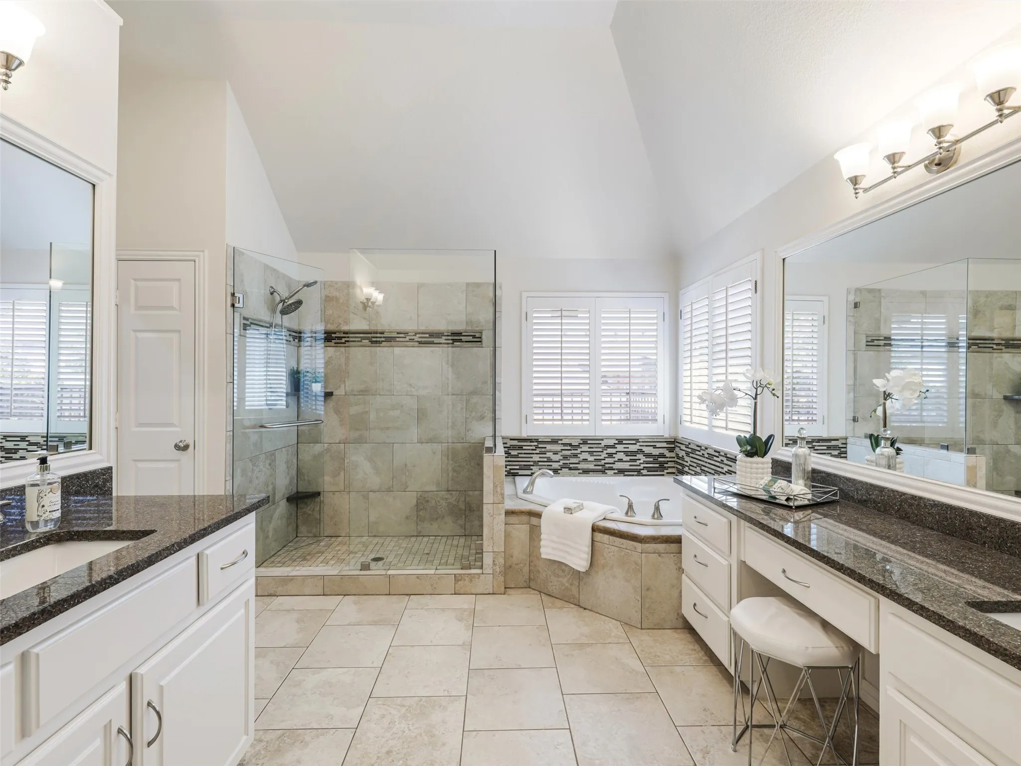 Single Family Residence For Sale in Collin County , 6141 Trailwood Drive, Plano, Texas 75024, 4 Bedroom, 4 Bathroom, 2 Garage spaces, 3,444 Sqft, built in 1995, mls#21355954, Real Estate Agent in Plano, Homes For Sale in Collin county, Homes For Sale in Plano, Realtor in Plano Texas, Real Estate Brokerage Independent Realty Texas, Luminita Cordes Realtor
