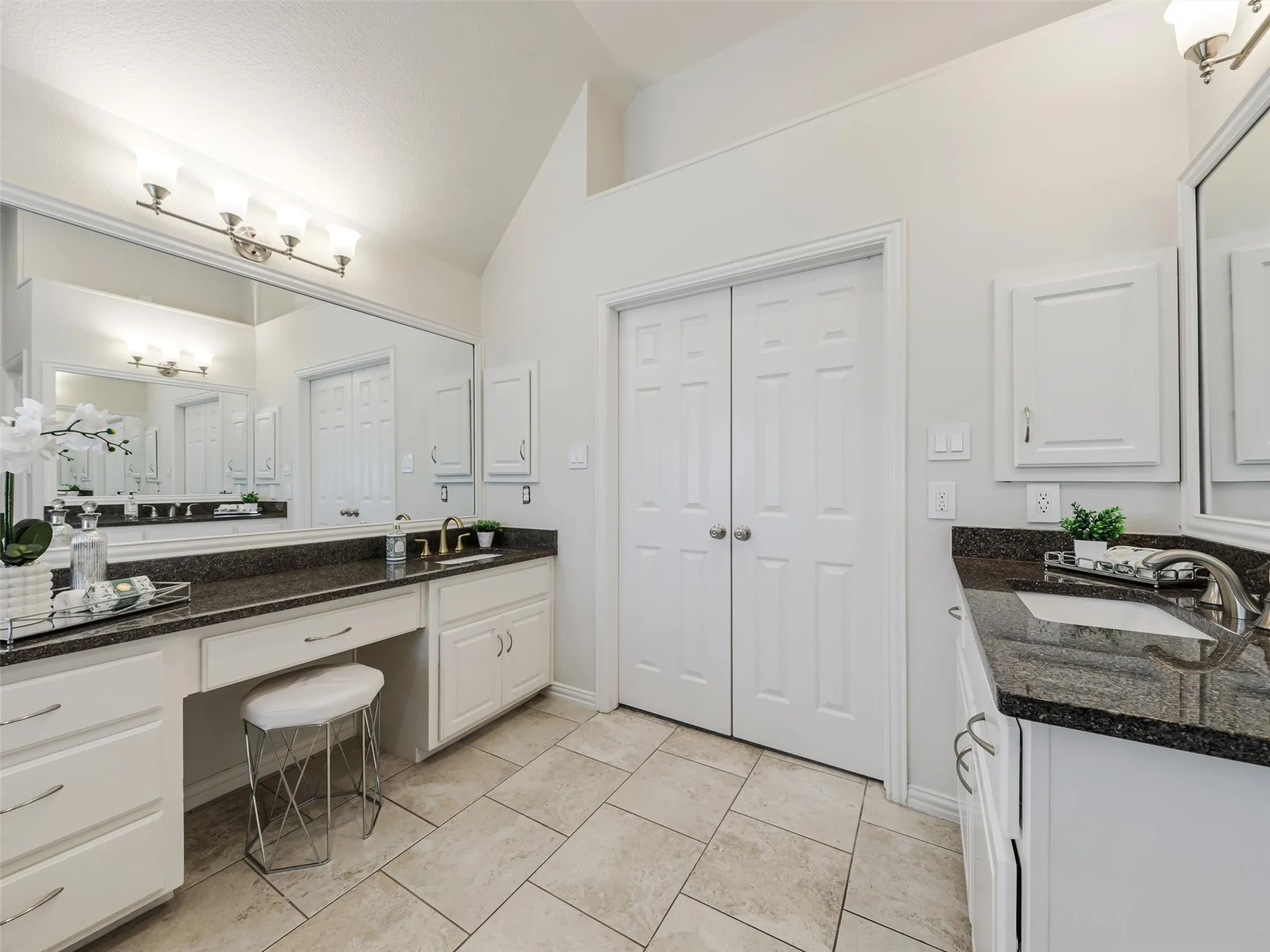 Single Family Residence For Sale in Collin County , 6141 Trailwood Drive, Plano, Texas 75024, 4 Bedroom, 4 Bathroom, 2 Garage spaces, 3,444 Sqft, built in 1995, mls#21355954, Real Estate Agent in Plano, Homes For Sale in Collin county, Homes For Sale in Plano, Realtor in Plano Texas, Real Estate Brokerage Independent Realty Texas, Luminita Cordes Realtor