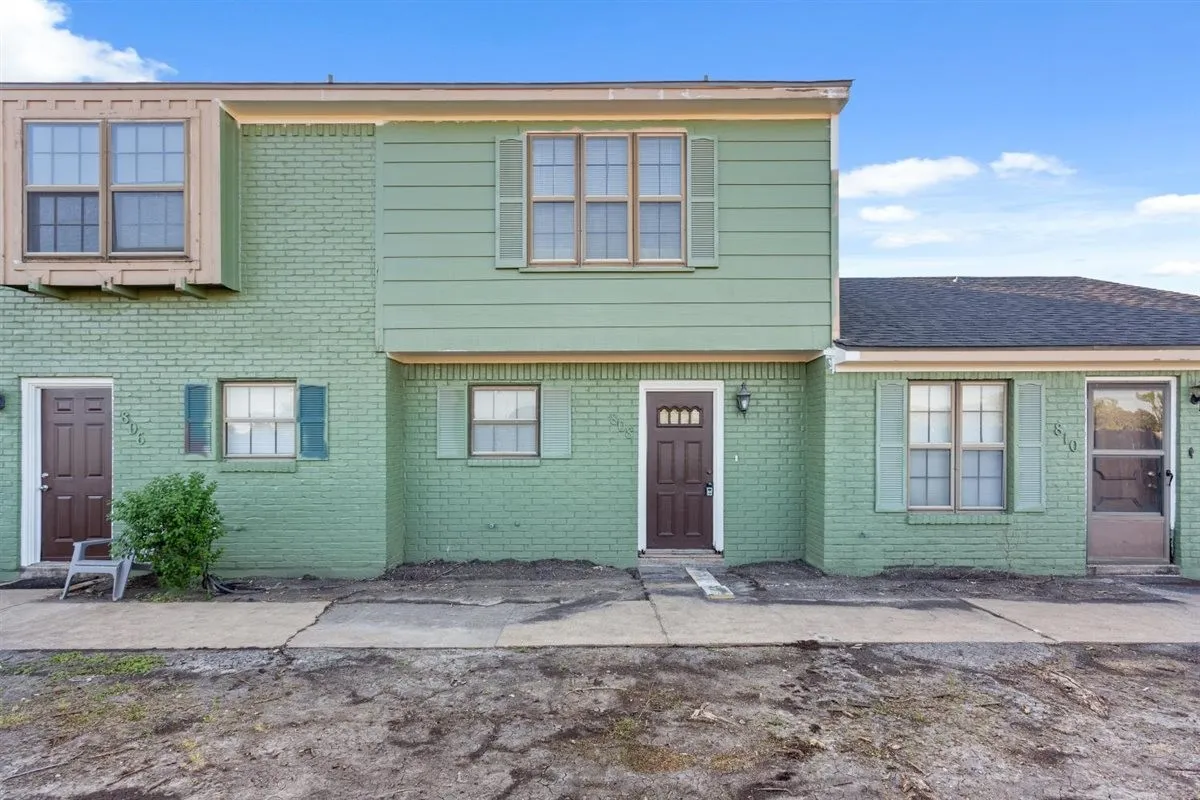Condominium For Sale in Mc Lennan County , 808 N 62nd Street, Waco, Texas 76710, 2 Bedroom, 2 Bathroom, Garage spaces, 1,156 Sqft, built in 1973, mls#21408610, Real Estate Agent in Waco, Homes For Sale in Mc Lennan county, Homes For Sale in Waco, Realtor in Waco Texas, Real Estate Brokerage Independent Realty Texas, Luminita Cordes Realtor