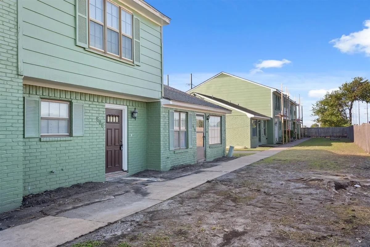 Condominium For Sale in Mc Lennan County , 808 N 62nd Street, Waco, Texas 76710, 2 Bedroom, 2 Bathroom, Garage spaces, 1,156 Sqft, built in 1973, mls#21408610, Real Estate Agent in Waco, Homes For Sale in Mc Lennan county, Homes For Sale in Waco, Realtor in Waco Texas, Real Estate Brokerage Independent Realty Texas, Luminita Cordes Realtor