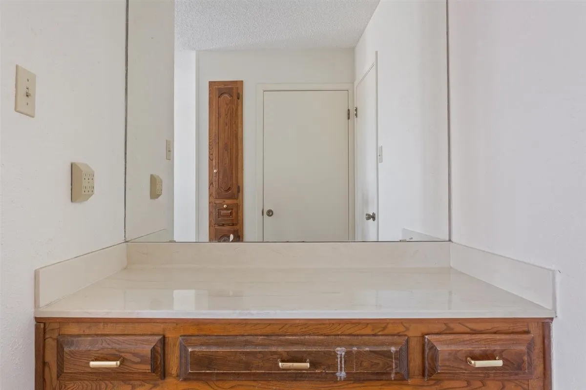 Condominium For Sale in Mc Lennan County , 808 N 62nd Street, Waco, Texas 76710, 2 Bedroom, 2 Bathroom, Garage spaces, 1,156 Sqft, built in 1973, mls#21408610, Real Estate Agent in Waco, Homes For Sale in Mc Lennan county, Homes For Sale in Waco, Realtor in Waco Texas, Real Estate Brokerage Independent Realty Texas, Luminita Cordes Realtor