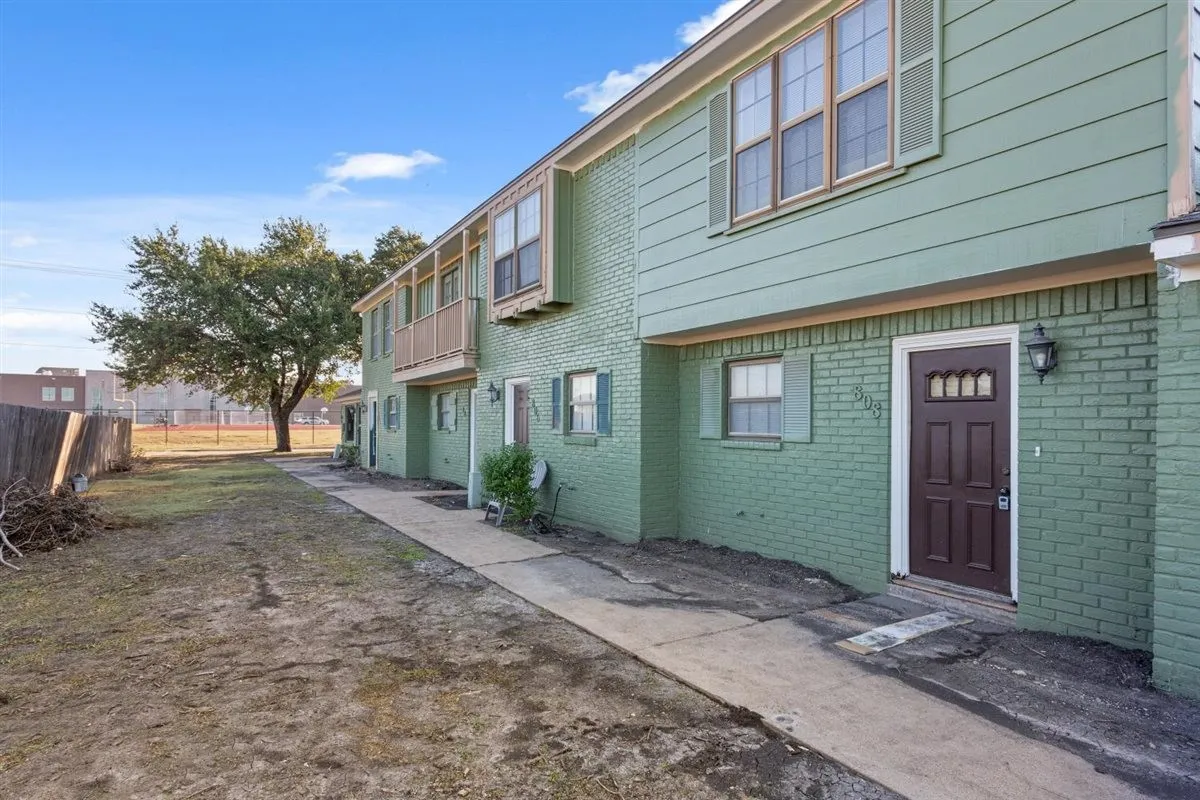 Condominium For Sale in Mc Lennan County , 808 N 62nd Street, Waco, Texas 76710, 2 Bedroom, 2 Bathroom, Garage spaces, 1,156 Sqft, built in 1973, mls#21408610, Real Estate Agent in Waco, Homes For Sale in Mc Lennan county, Homes For Sale in Waco, Realtor in Waco Texas, Real Estate Brokerage Independent Realty Texas, Luminita Cordes Realtor