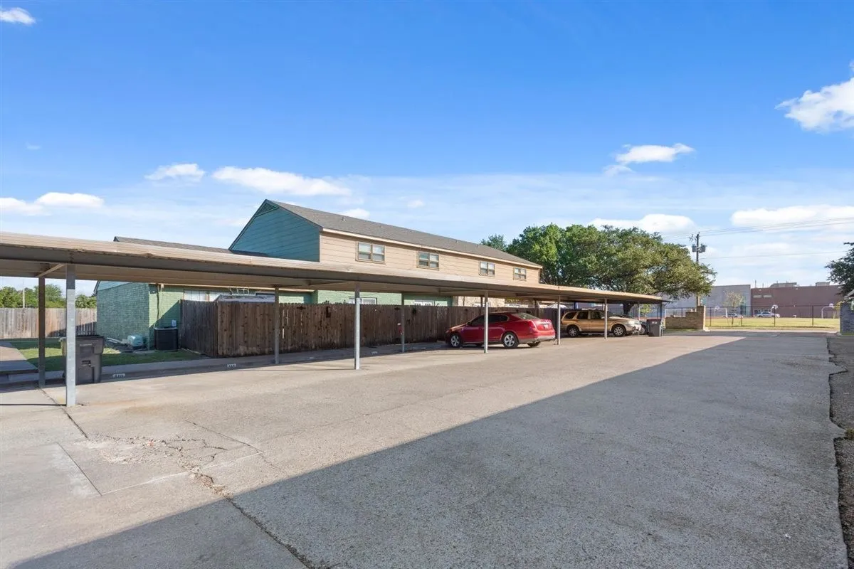 Condominium For Sale in Mc Lennan County , 808 N 62nd Street, Waco, Texas 76710, 2 Bedroom, 2 Bathroom, Garage spaces, 1,156 Sqft, built in 1973, mls#21408610, Real Estate Agent in Waco, Homes For Sale in Mc Lennan county, Homes For Sale in Waco, Realtor in Waco Texas, Real Estate Brokerage Independent Realty Texas, Luminita Cordes Realtor