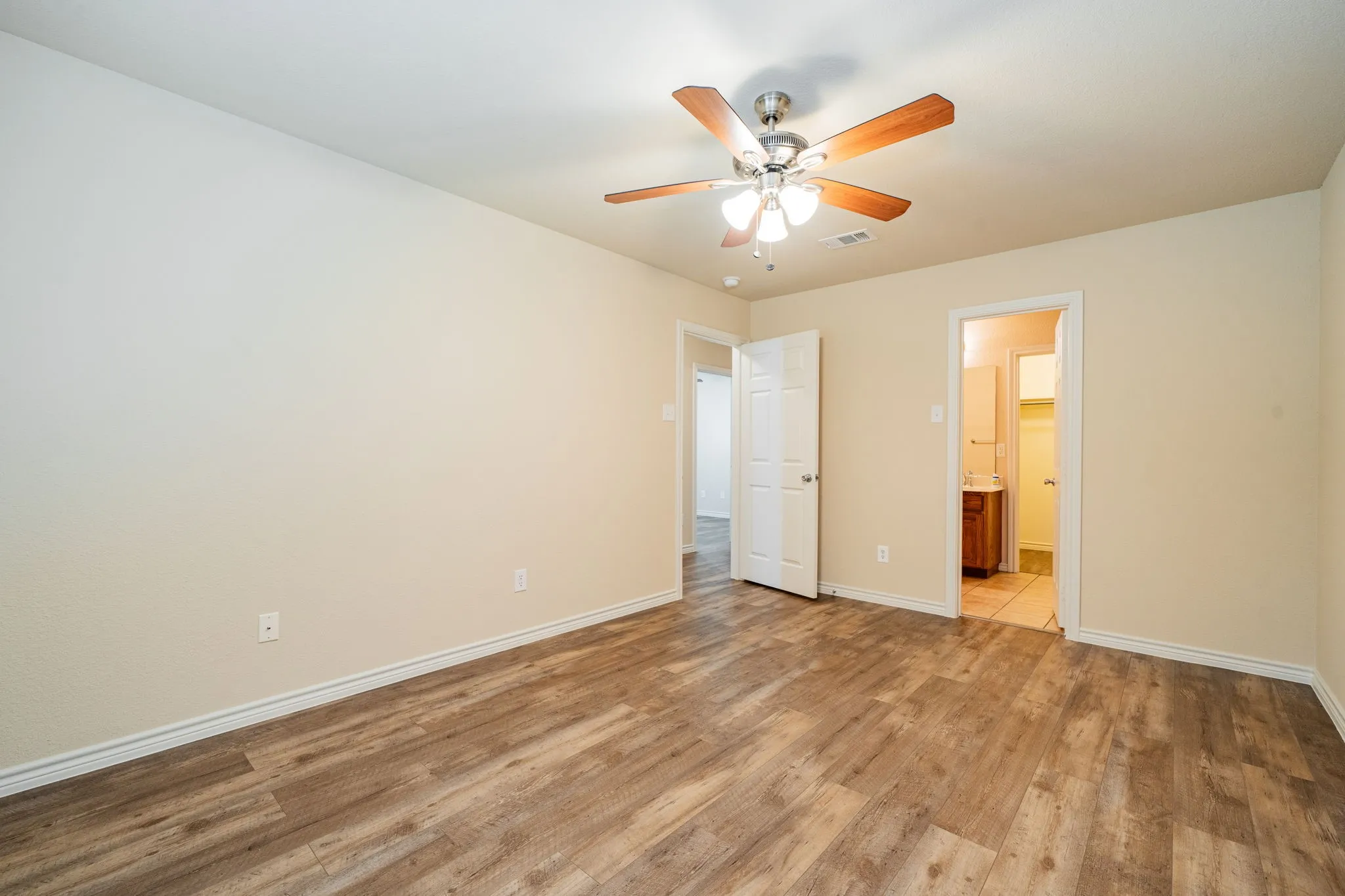 Duplex For Sale in Hunt County , 26 Duplex Portfolio, Commerce, Texas 75428, 3 Bedroom, 2 Bathroom, 1 Garage spaces, 0 Sqft, built in 2015, mls#21405021, Real Estate Agent in Commerce, Homes For Sale in Hunt county, Homes For Sale in Commerce, Realtor in Commerce Texas, Real Estate Brokerage Independent Realty Texas, Luminita Cordes Realtor
