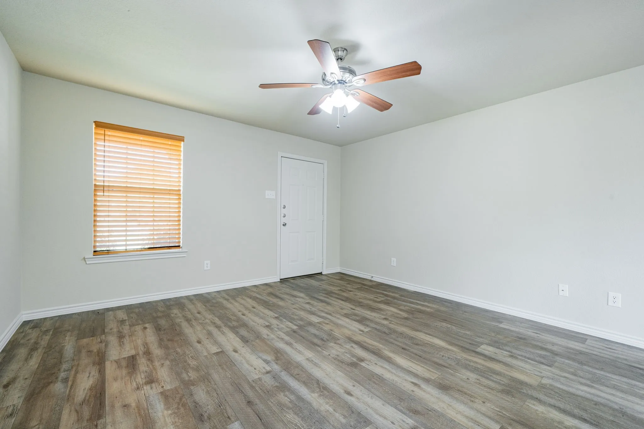 Duplex For Sale in Hunt County , 26 Duplex Portfolio, Commerce, Texas 75428, 3 Bedroom, 2 Bathroom, 1 Garage spaces, 0 Sqft, built in 2015, mls#21405021, Real Estate Agent in Commerce, Homes For Sale in Hunt county, Homes For Sale in Commerce, Realtor in Commerce Texas, Real Estate Brokerage Independent Realty Texas, Luminita Cordes Realtor