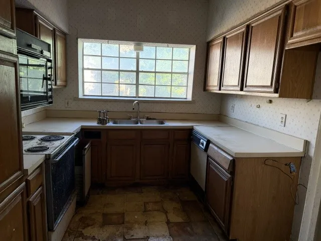 Condominium For Sale in Dallas County , 9801 Royal Lane 308, Dallas, Texas 75231, 2 Bedroom, 3 Bathroom, Garage spaces, 1,170 Sqft, built in 1981, mls#21408622, Real Estate Agent in Dallas, Homes For Sale in Dallas county, Homes For Sale in Dallas, Realtor in Dallas Texas, Real Estate Brokerage Independent Realty Texas, Luminita Cordes Realtor
