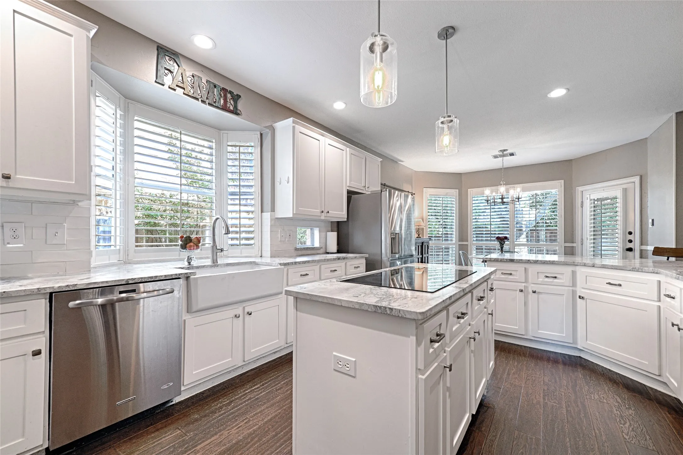 Single Family Residence For Sale in Dallas County , 114 Westwind Drive, Coppell, Texas 75019, 5 Bedroom, 4 Bathroom, 2 Garage spaces, 3,606 Sqft, built in 1993, mls#21403228, Real Estate Agent in Coppell, Homes For Sale in Dallas county, Homes For Sale in Coppell, Realtor in Coppell Texas, Real Estate Brokerage Independent Realty Texas, Luminita Cordes Realtor
