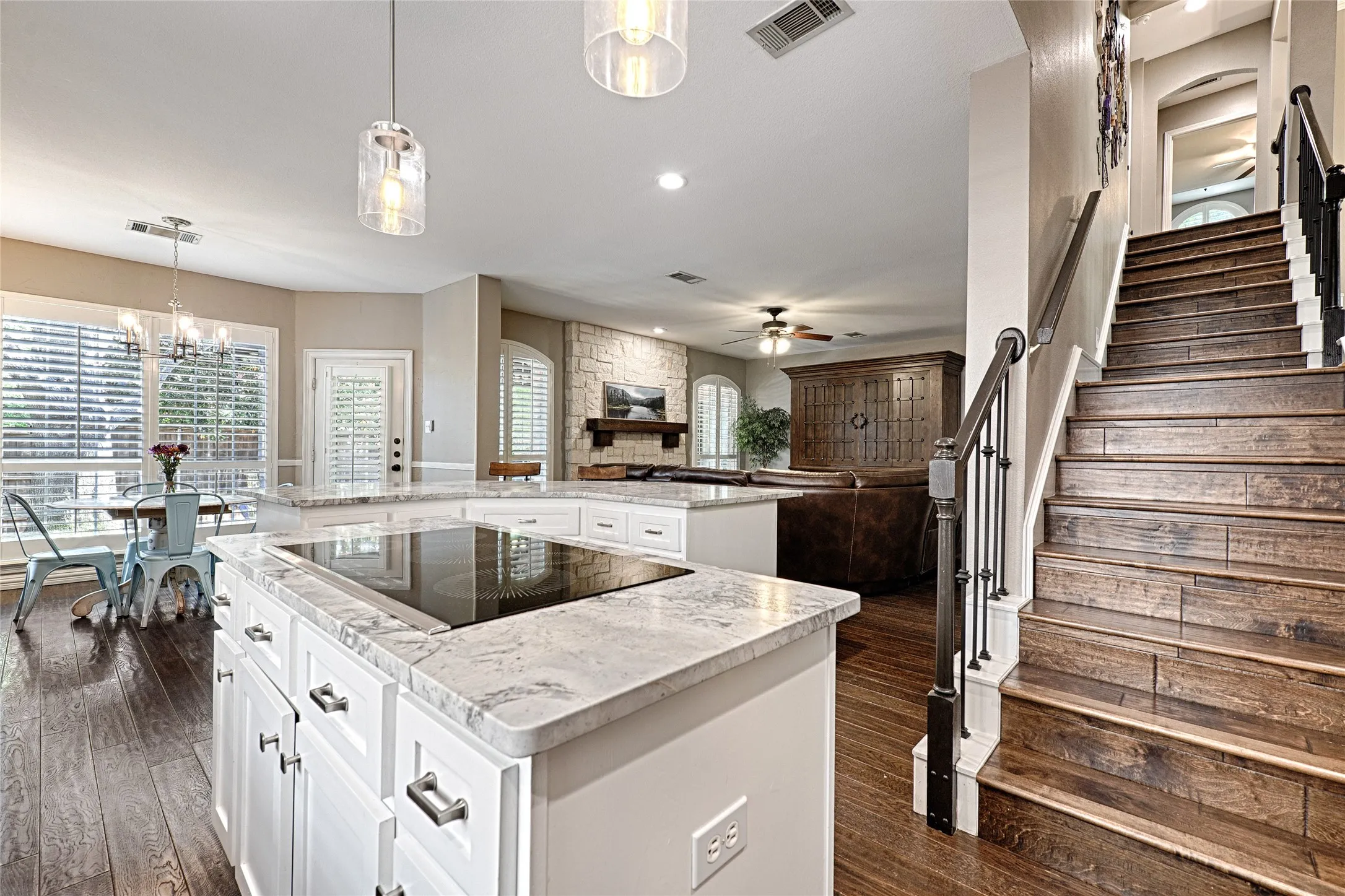 Single Family Residence For Sale in Dallas County , 114 Westwind Drive, Coppell, Texas 75019, 5 Bedroom, 4 Bathroom, 2 Garage spaces, 3,606 Sqft, built in 1993, mls#21403228, Real Estate Agent in Coppell, Homes For Sale in Dallas county, Homes For Sale in Coppell, Realtor in Coppell Texas, Real Estate Brokerage Independent Realty Texas, Luminita Cordes Realtor