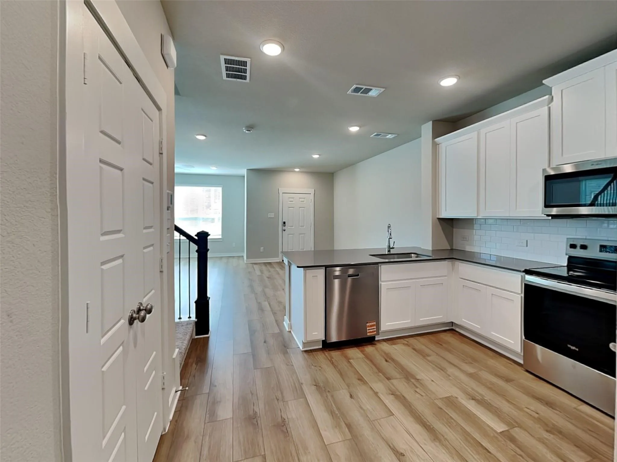 Townhouse For Rent in Tarrant County , 226 Territory Trail, Fort Worth, Texas 76120, 3 Bedroom, 3 Bathroom, 2 Garage spaces, 1,729 Sqft, built in 2025, mls#21408623, Real Estate Agent in Fort Worth, Homes For Rent in Tarrant county, Homes For Rent in Fort Worth, Realtor in Fort Worth Texas, Real Estate Brokerage Independent Realty Texas, Luminita Cordes Realtor