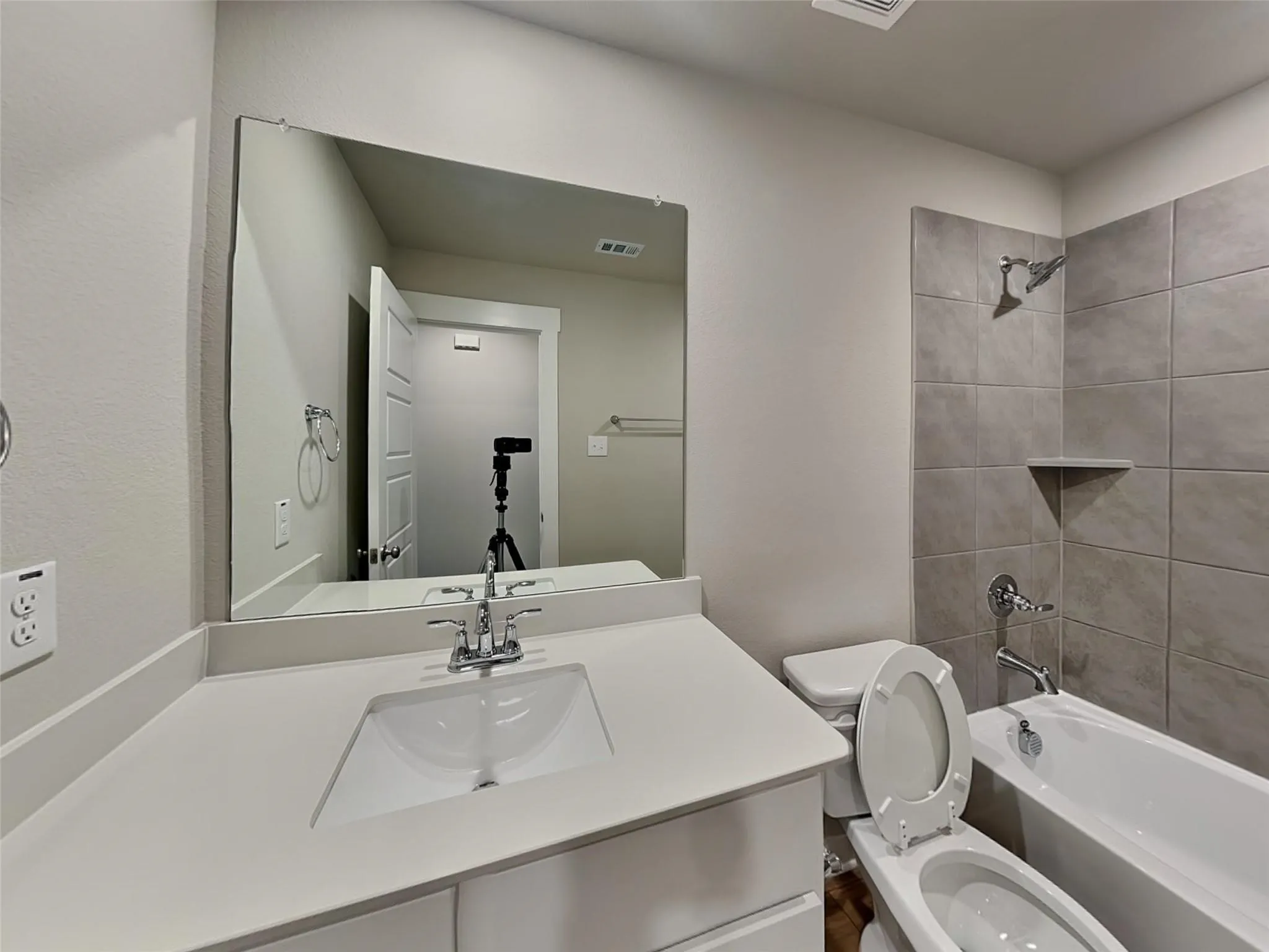 Townhouse For Rent in Tarrant County , 226 Territory Trail, Fort Worth, Texas 76120, 3 Bedroom, 3 Bathroom, 2 Garage spaces, 1,729 Sqft, built in 2025, mls#21408623, Real Estate Agent in Fort Worth, Homes For Rent in Tarrant county, Homes For Rent in Fort Worth, Realtor in Fort Worth Texas, Real Estate Brokerage Independent Realty Texas, Luminita Cordes Realtor