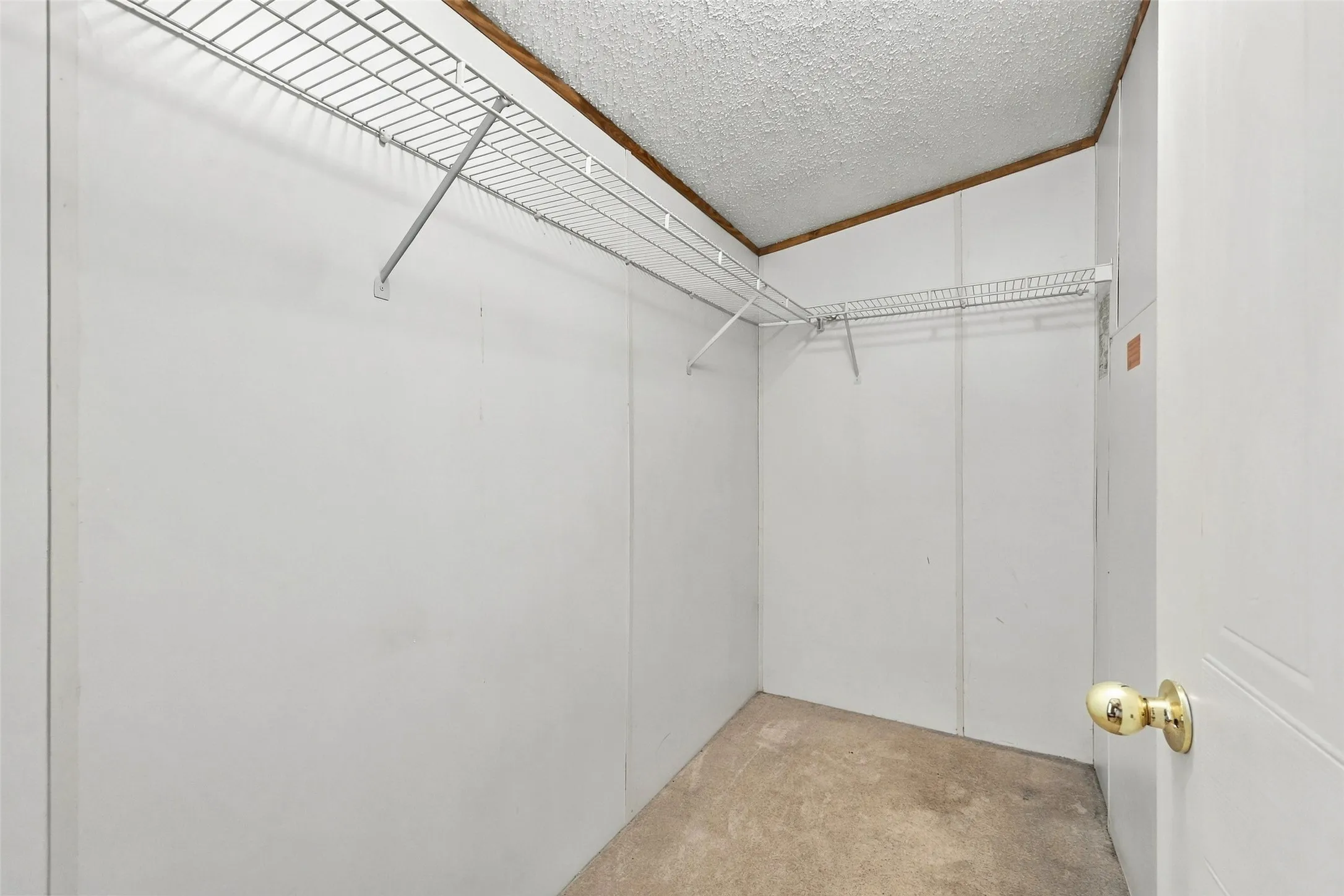 Manufactured Home For Sale in Grayson County , 3111 Preston Road, Denison, Texas 75020, 3 Bedroom, 2 Bathroom, Garage spaces, 2,120 Sqft, built in 2000, mls#21408593, Real Estate Agent in Denison, Homes For Sale in Grayson county, Homes For Sale in Denison, Realtor in Denison Texas, Real Estate Brokerage Independent Realty Texas, Luminita Cordes Realtor