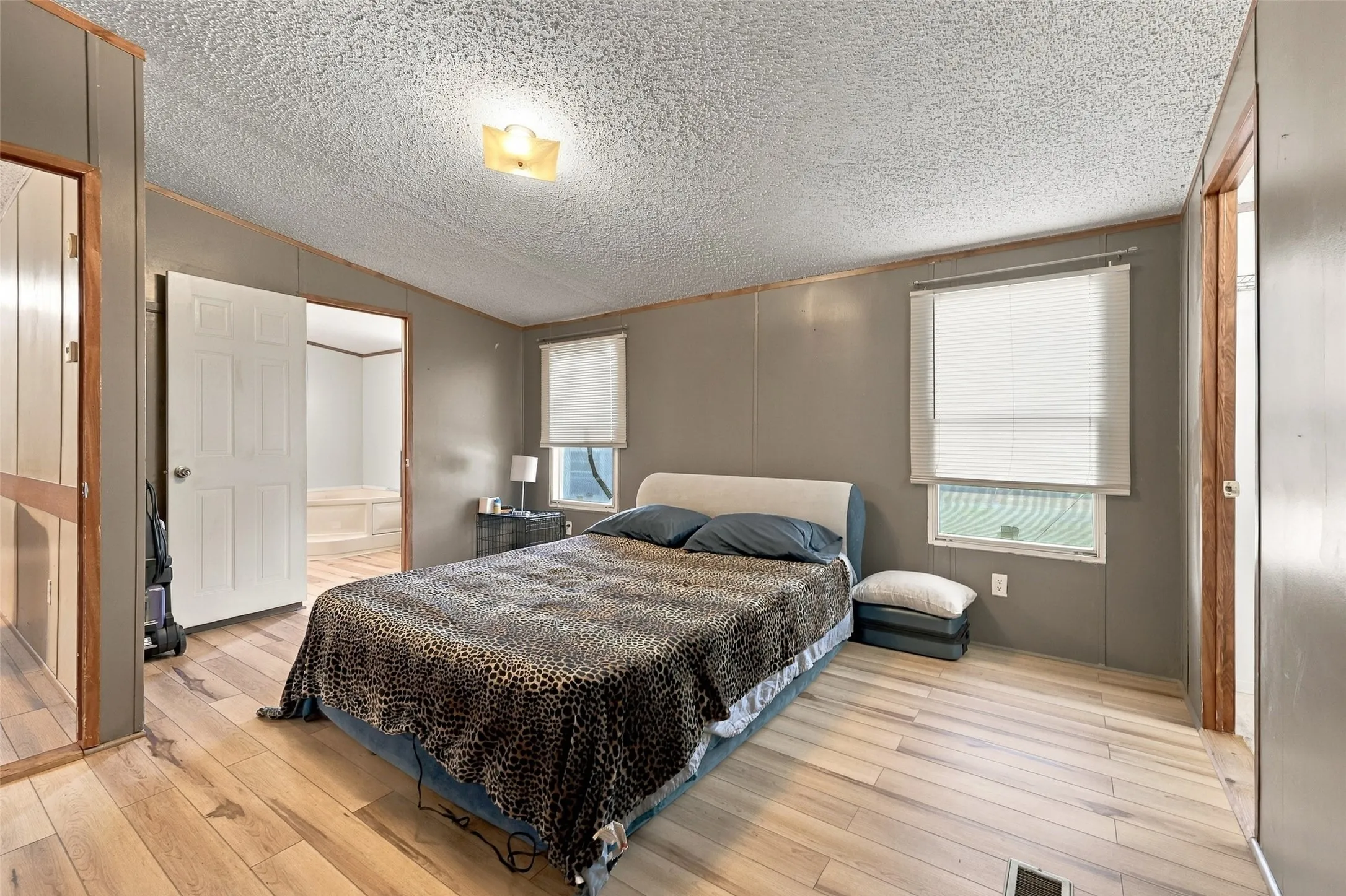 Manufactured Home For Sale in Grayson County , 3111 Preston Road, Denison, Texas 75020, 3 Bedroom, 2 Bathroom, Garage spaces, 2,120 Sqft, built in 2000, mls#21408593, Real Estate Agent in Denison, Homes For Sale in Grayson county, Homes For Sale in Denison, Realtor in Denison Texas, Real Estate Brokerage Independent Realty Texas, Luminita Cordes Realtor