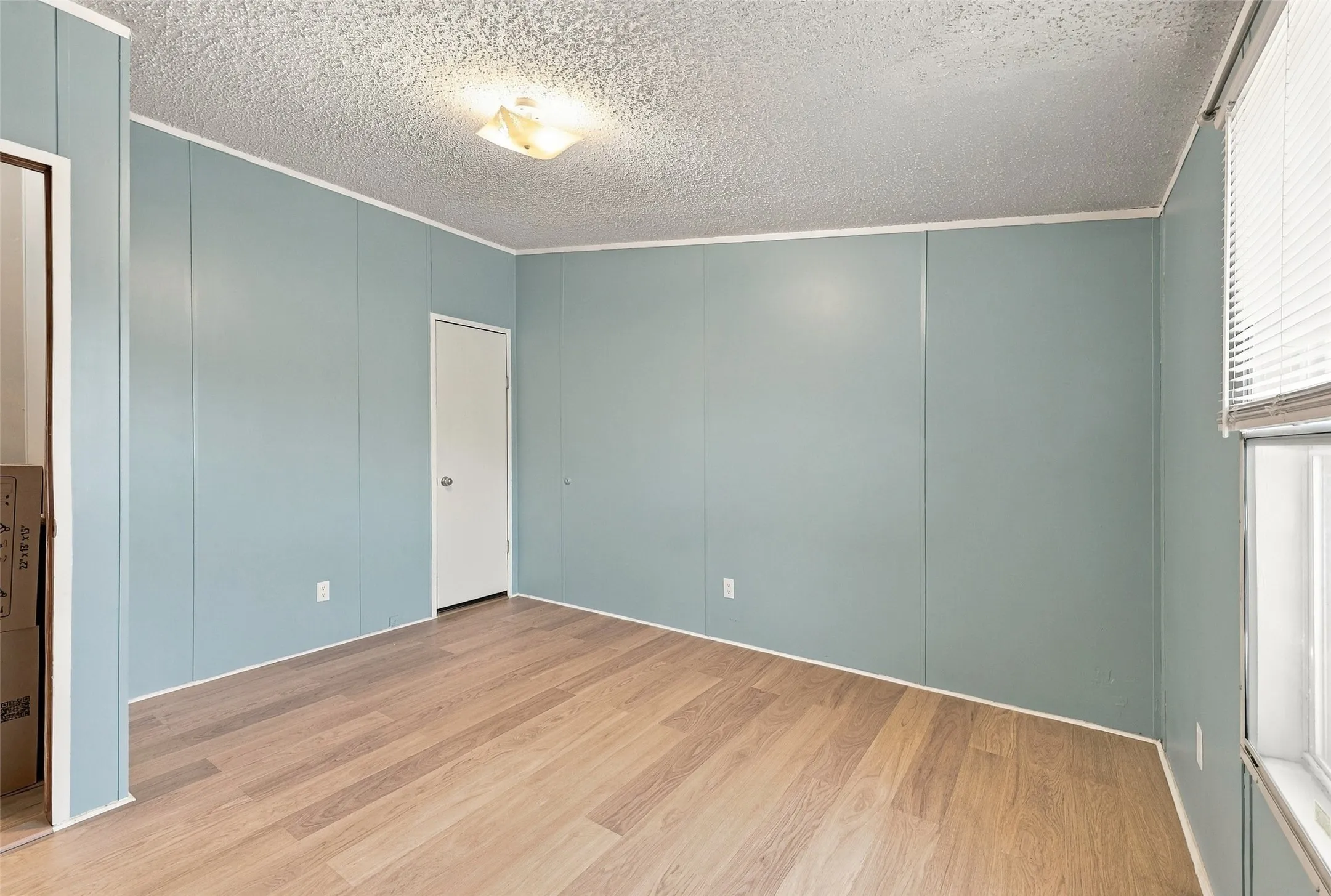 Manufactured Home For Sale in Grayson County , 3111 Preston Road, Denison, Texas 75020, 3 Bedroom, 2 Bathroom, Garage spaces, 2,120 Sqft, built in 2000, mls#21408593, Real Estate Agent in Denison, Homes For Sale in Grayson county, Homes For Sale in Denison, Realtor in Denison Texas, Real Estate Brokerage Independent Realty Texas, Luminita Cordes Realtor