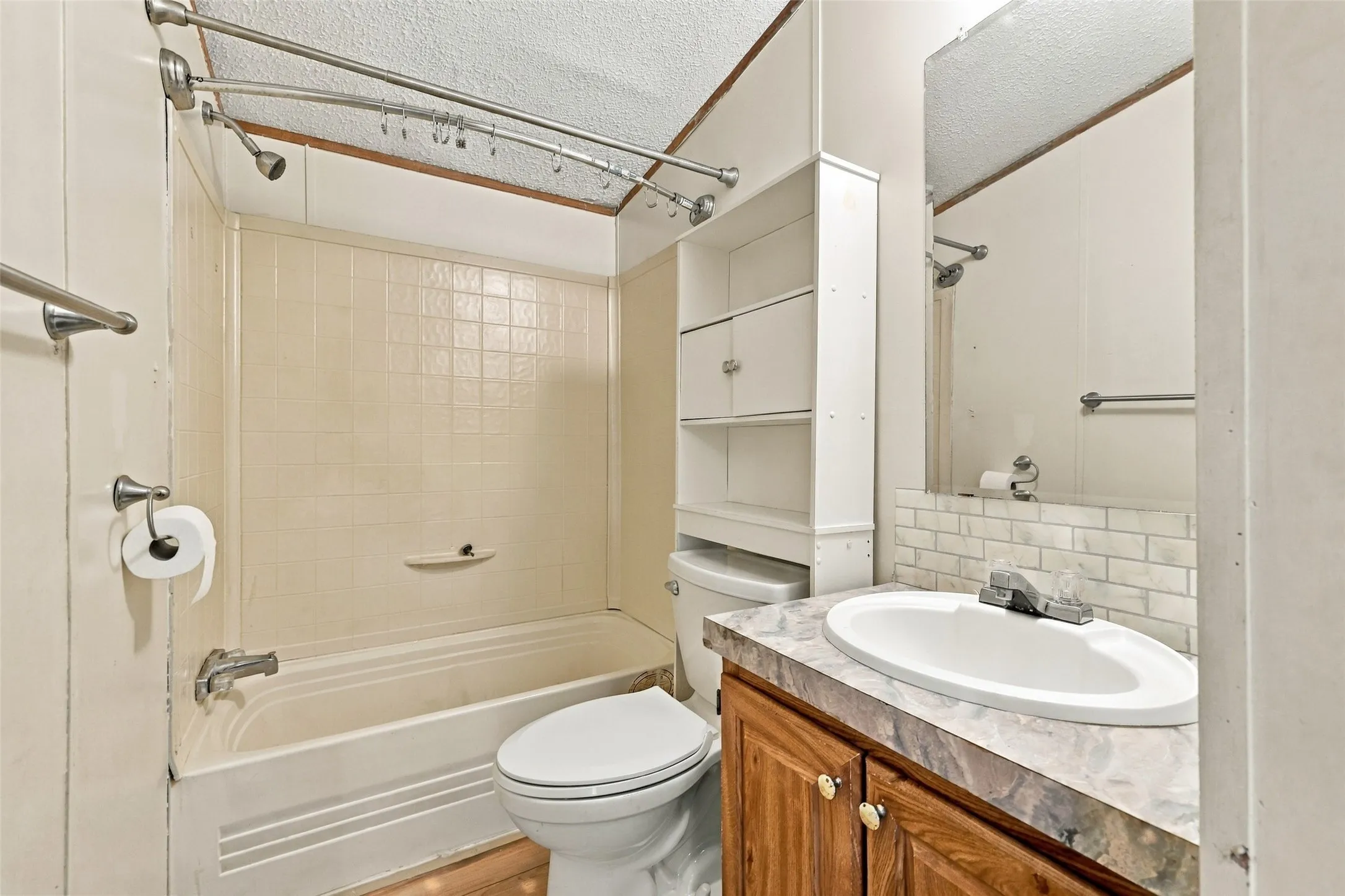 Manufactured Home For Sale in Grayson County , 3111 Preston Road, Denison, Texas 75020, 3 Bedroom, 2 Bathroom, Garage spaces, 2,120 Sqft, built in 2000, mls#21408593, Real Estate Agent in Denison, Homes For Sale in Grayson county, Homes For Sale in Denison, Realtor in Denison Texas, Real Estate Brokerage Independent Realty Texas, Luminita Cordes Realtor