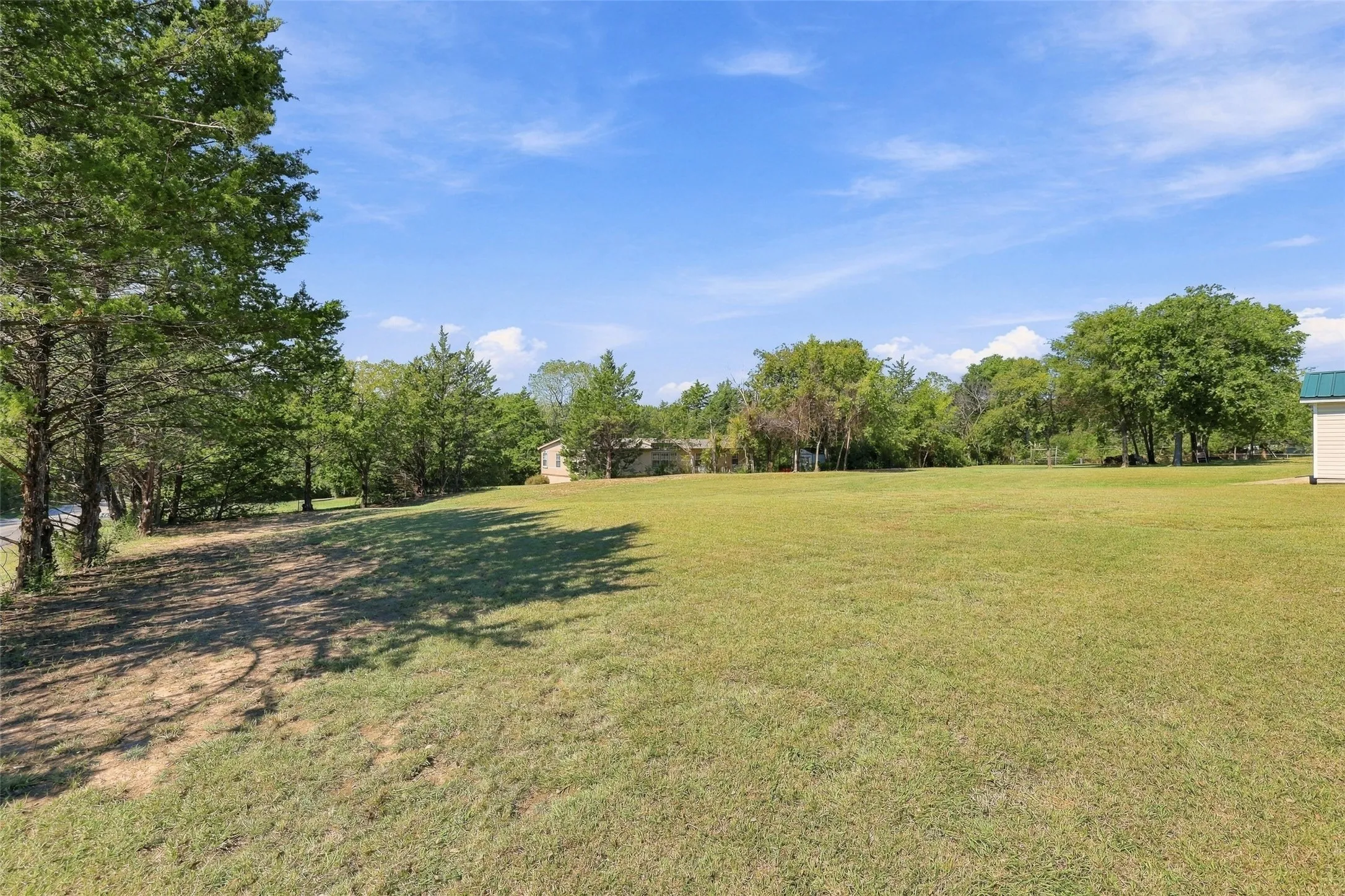 Manufactured Home For Sale in Grayson County , 3111 Preston Road, Denison, Texas 75020, 3 Bedroom, 2 Bathroom, Garage spaces, 2,120 Sqft, built in 2000, mls#21408593, Real Estate Agent in Denison, Homes For Sale in Grayson county, Homes For Sale in Denison, Realtor in Denison Texas, Real Estate Brokerage Independent Realty Texas, Luminita Cordes Realtor