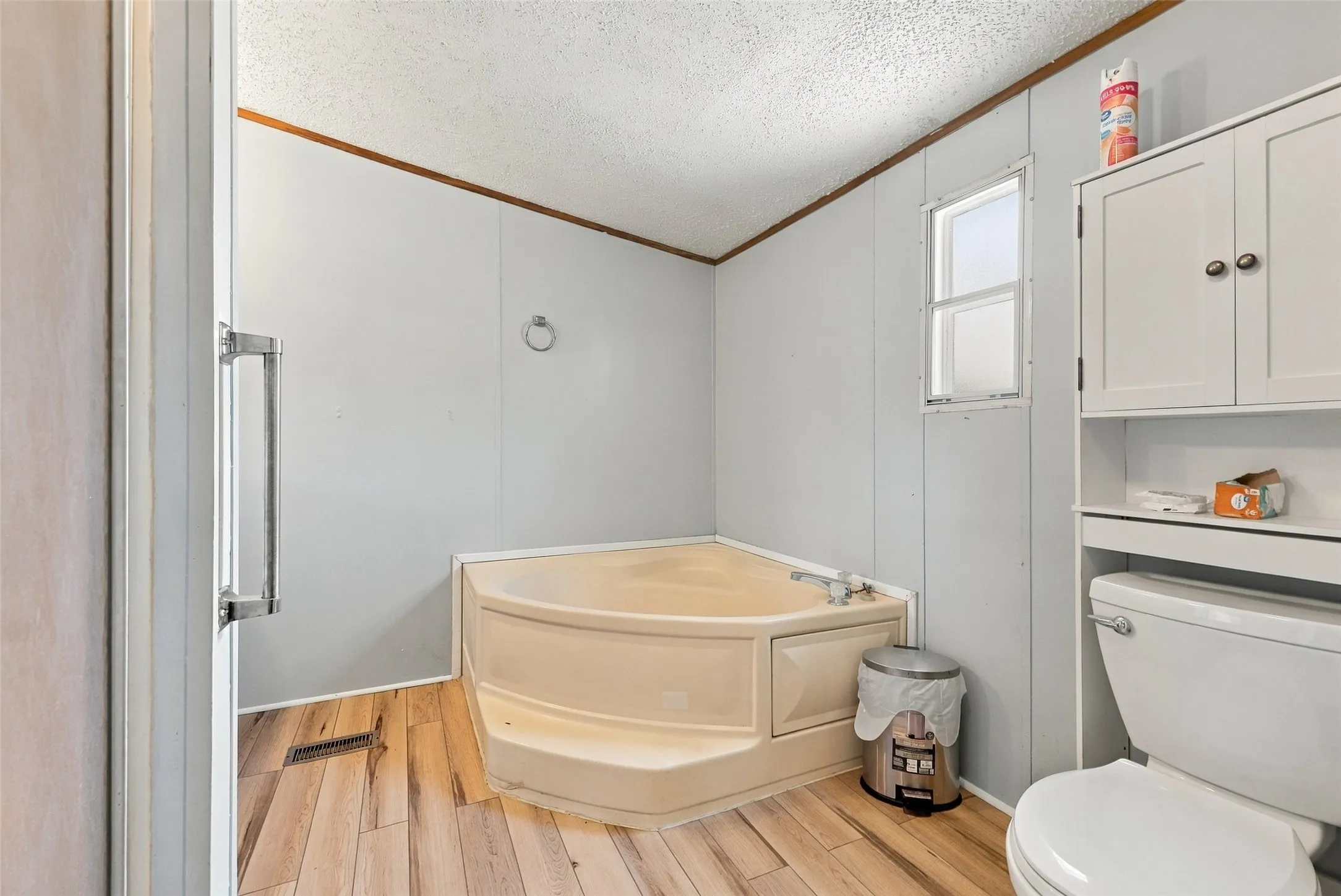 Manufactured Home For Sale in Grayson County , 3111 Preston Road, Denison, Texas 75020, 3 Bedroom, 2 Bathroom, Garage spaces, 2,120 Sqft, built in 2000, mls#21408593, Real Estate Agent in Denison, Homes For Sale in Grayson county, Homes For Sale in Denison, Realtor in Denison Texas, Real Estate Brokerage Independent Realty Texas, Luminita Cordes Realtor