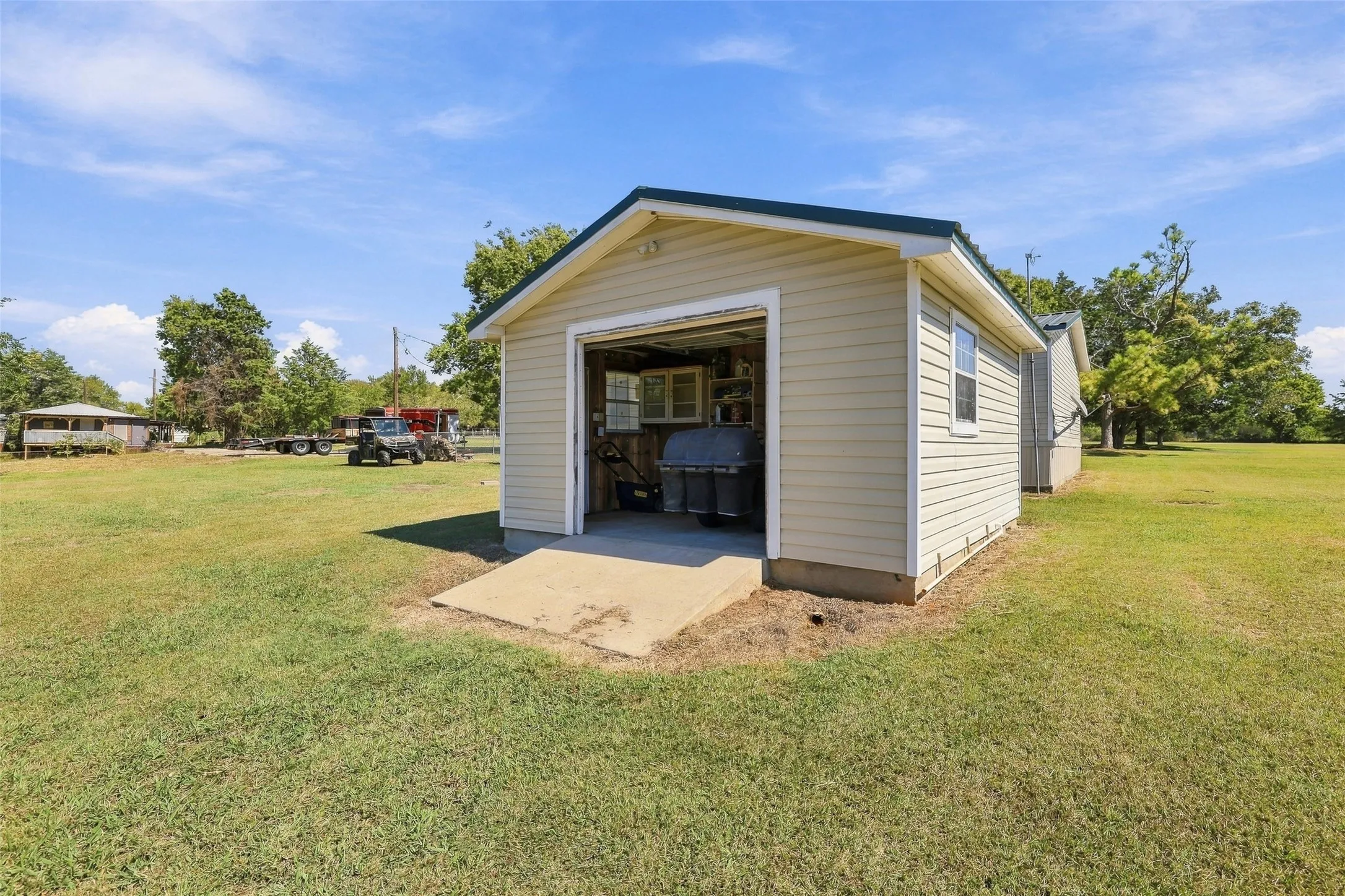 Manufactured Home For Sale in Grayson County , 3111 Preston Road, Denison, Texas 75020, 3 Bedroom, 2 Bathroom, Garage spaces, 2,120 Sqft, built in 2000, mls#21408593, Real Estate Agent in Denison, Homes For Sale in Grayson county, Homes For Sale in Denison, Realtor in Denison Texas, Real Estate Brokerage Independent Realty Texas, Luminita Cordes Realtor