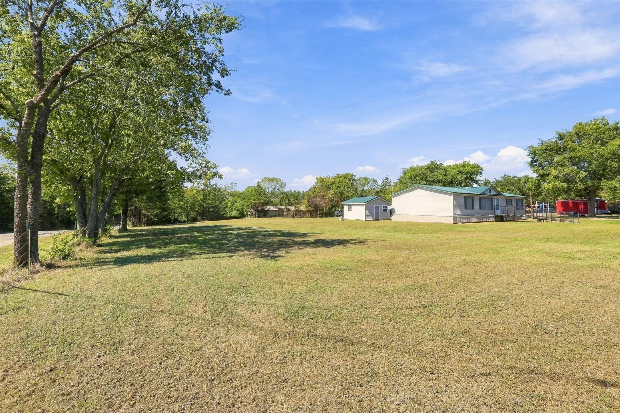 Manufactured Home For Sale in Grayson County , 3111 Preston Road, Denison, Texas 75020, 3 Bedroom, 2 Bathroom, Garage spaces, 2,120 Sqft, built in 2000, mls#21408593, Real Estate Agent in Denison, Homes For Sale in Grayson county, Homes For Sale in Denison, Realtor in Denison Texas, Real Estate Brokerage Independent Realty Texas, Luminita Cordes Realtor