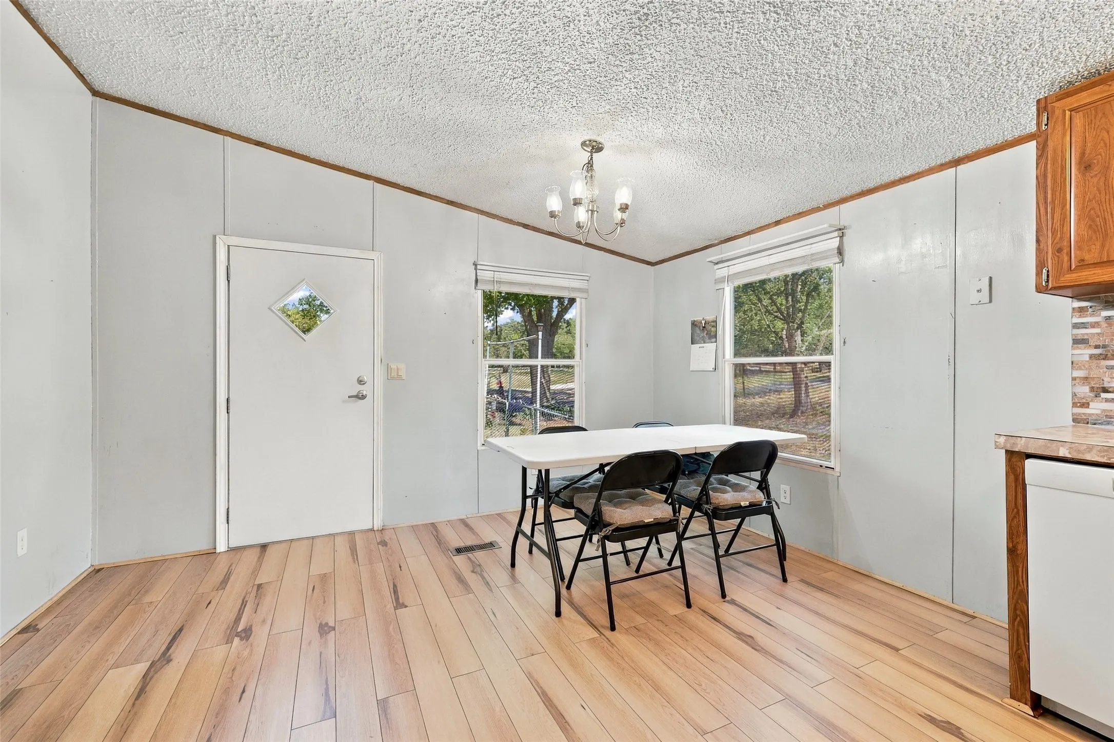 Manufactured Home For Sale in Grayson County , 3111 Preston Road, Denison, Texas 75020, 3 Bedroom, 2 Bathroom, Garage spaces, 2,120 Sqft, built in 2000, mls#21408593, Real Estate Agent in Denison, Homes For Sale in Grayson county, Homes For Sale in Denison, Realtor in Denison Texas, Real Estate Brokerage Independent Realty Texas, Luminita Cordes Realtor