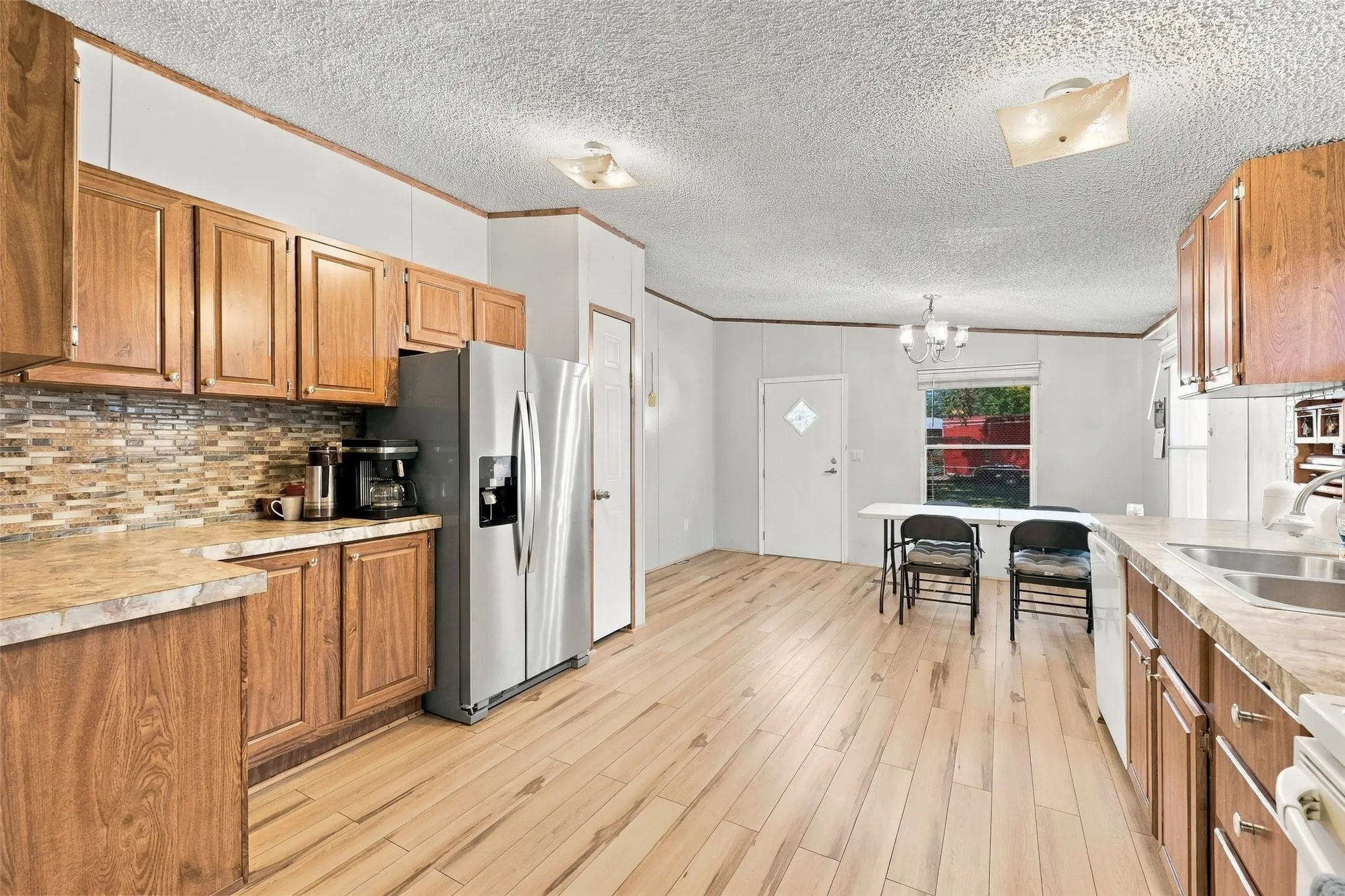 Manufactured Home For Sale in Grayson County , 3111 Preston Road, Denison, Texas 75020, 3 Bedroom, 2 Bathroom, Garage spaces, 2,120 Sqft, built in 2000, mls#21408593, Real Estate Agent in Denison, Homes For Sale in Grayson county, Homes For Sale in Denison, Realtor in Denison Texas, Real Estate Brokerage Independent Realty Texas, Luminita Cordes Realtor