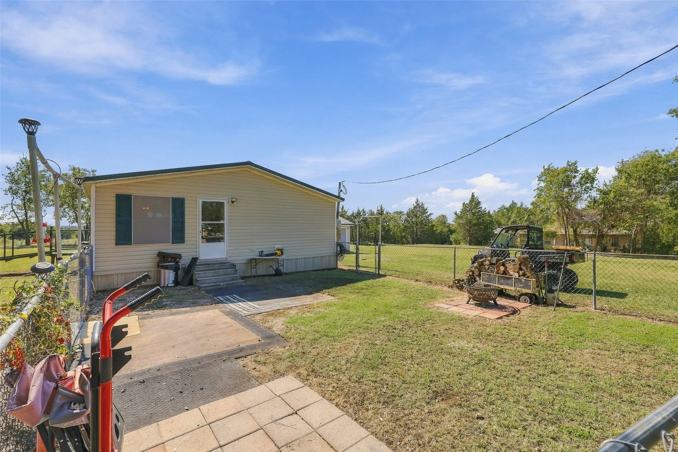 Manufactured Home For Sale in Grayson County , 3111 Preston Road, Denison, Texas 75020, 3 Bedroom, 2 Bathroom, Garage spaces, 2,120 Sqft, built in 2000, mls#21408593, Real Estate Agent in Denison, Homes For Sale in Grayson county, Homes For Sale in Denison, Realtor in Denison Texas, Real Estate Brokerage Independent Realty Texas, Luminita Cordes Realtor