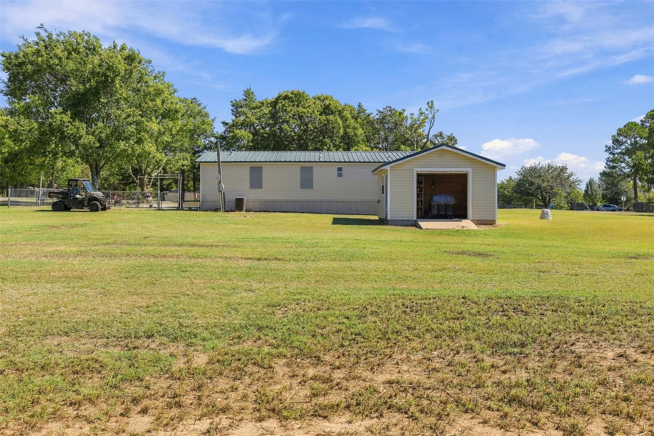 Manufactured Home For Sale in Grayson County , 3111 Preston Road, Denison, Texas 75020, 3 Bedroom, 2 Bathroom, Garage spaces, 2,120 Sqft, built in 2000, mls#21408593, Real Estate Agent in Denison, Homes For Sale in Grayson county, Homes For Sale in Denison, Realtor in Denison Texas, Real Estate Brokerage Independent Realty Texas, Luminita Cordes Realtor