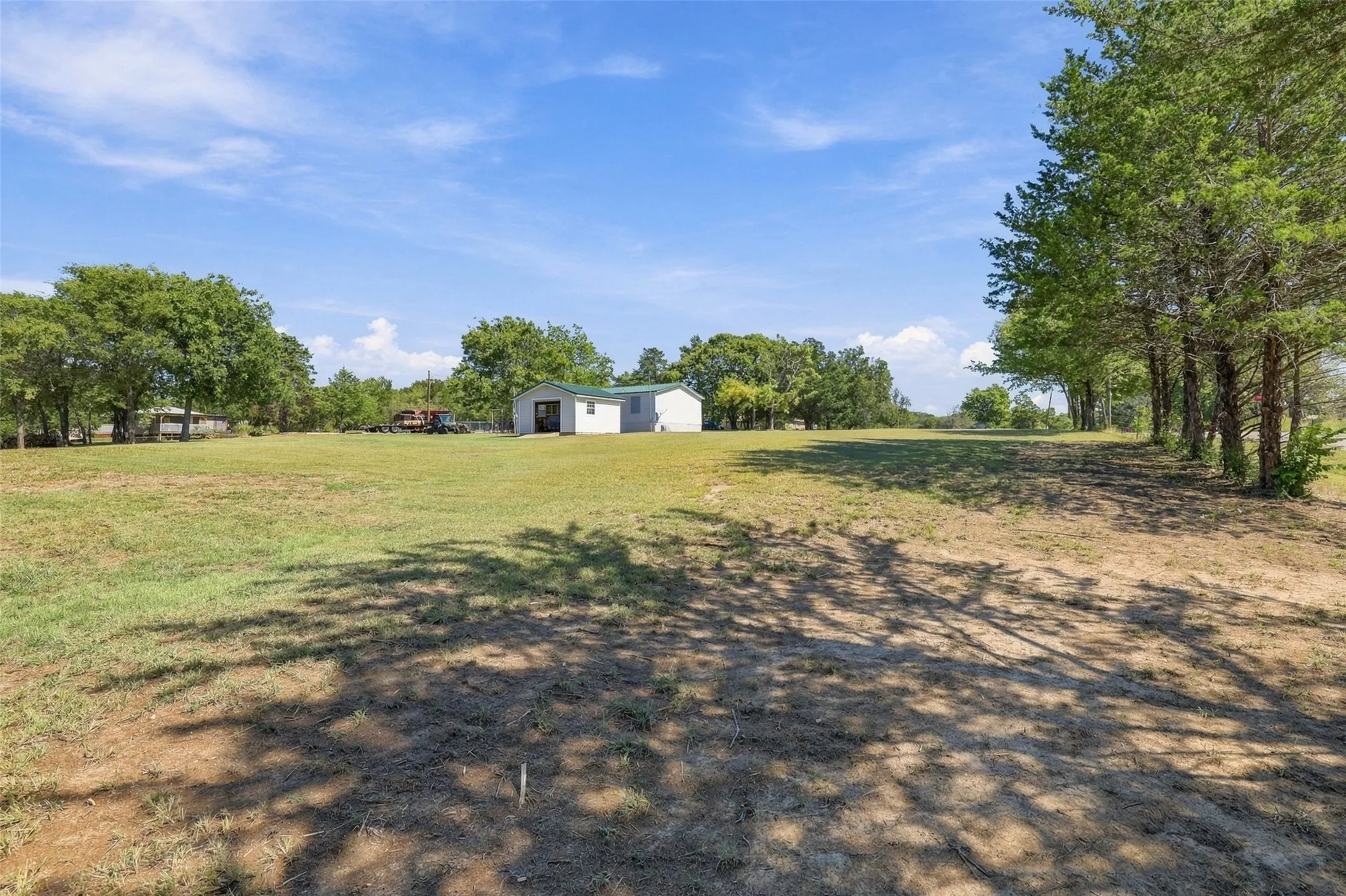 Manufactured Home For Sale in Grayson County , 3111 Preston Road, Denison, Texas 75020, 3 Bedroom, 2 Bathroom, Garage spaces, 2,120 Sqft, built in 2000, mls#21408593, Real Estate Agent in Denison, Homes For Sale in Grayson county, Homes For Sale in Denison, Realtor in Denison Texas, Real Estate Brokerage Independent Realty Texas, Luminita Cordes Realtor