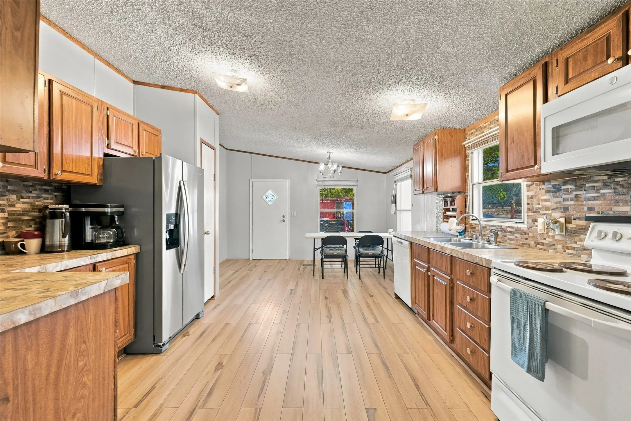 Manufactured Home For Sale in Grayson County , 3111 Preston Road, Denison, Texas 75020, 3 Bedroom, 2 Bathroom, Garage spaces, 2,120 Sqft, built in 2000, mls#21408593, Real Estate Agent in Denison, Homes For Sale in Grayson county, Homes For Sale in Denison, Realtor in Denison Texas, Real Estate Brokerage Independent Realty Texas, Luminita Cordes Realtor