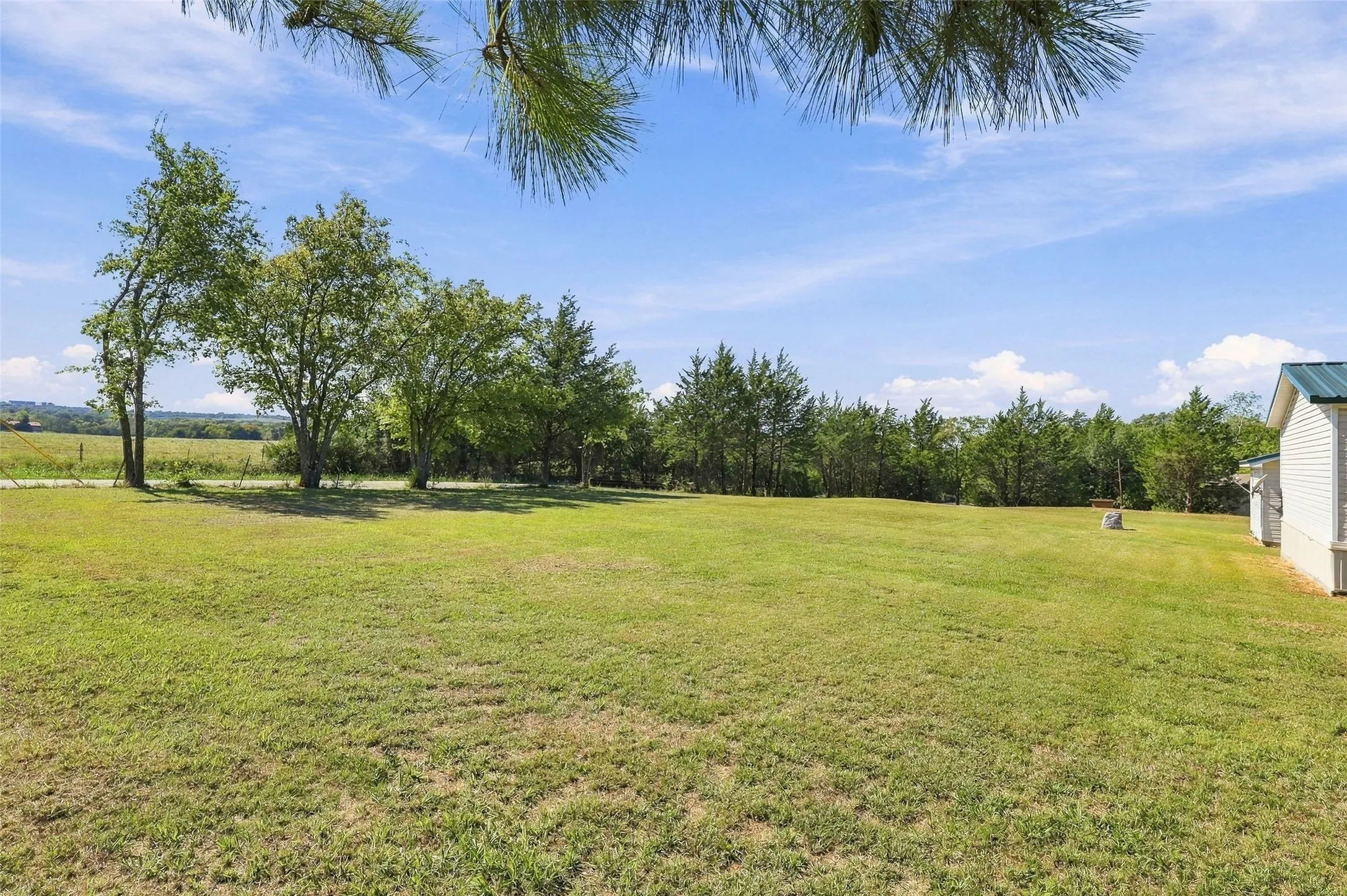 Manufactured Home For Sale in Grayson County , 3111 Preston Road, Denison, Texas 75020, 3 Bedroom, 2 Bathroom, Garage spaces, 2,120 Sqft, built in 2000, mls#21408593, Real Estate Agent in Denison, Homes For Sale in Grayson county, Homes For Sale in Denison, Realtor in Denison Texas, Real Estate Brokerage Independent Realty Texas, Luminita Cordes Realtor