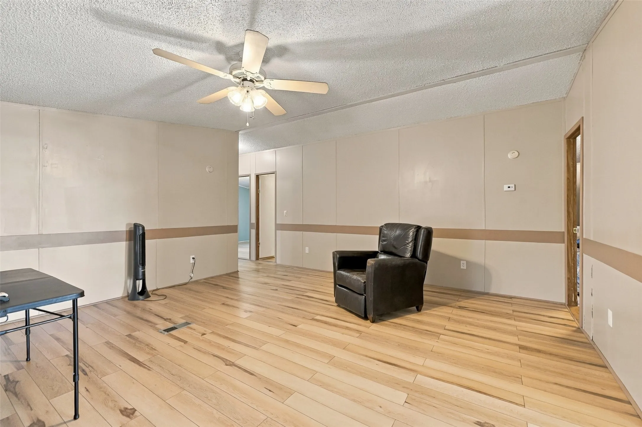 Manufactured Home For Sale in Grayson County , 3111 Preston Road, Denison, Texas 75020, 3 Bedroom, 2 Bathroom, Garage spaces, 2,120 Sqft, built in 2000, mls#21408593, Real Estate Agent in Denison, Homes For Sale in Grayson county, Homes For Sale in Denison, Realtor in Denison Texas, Real Estate Brokerage Independent Realty Texas, Luminita Cordes Realtor