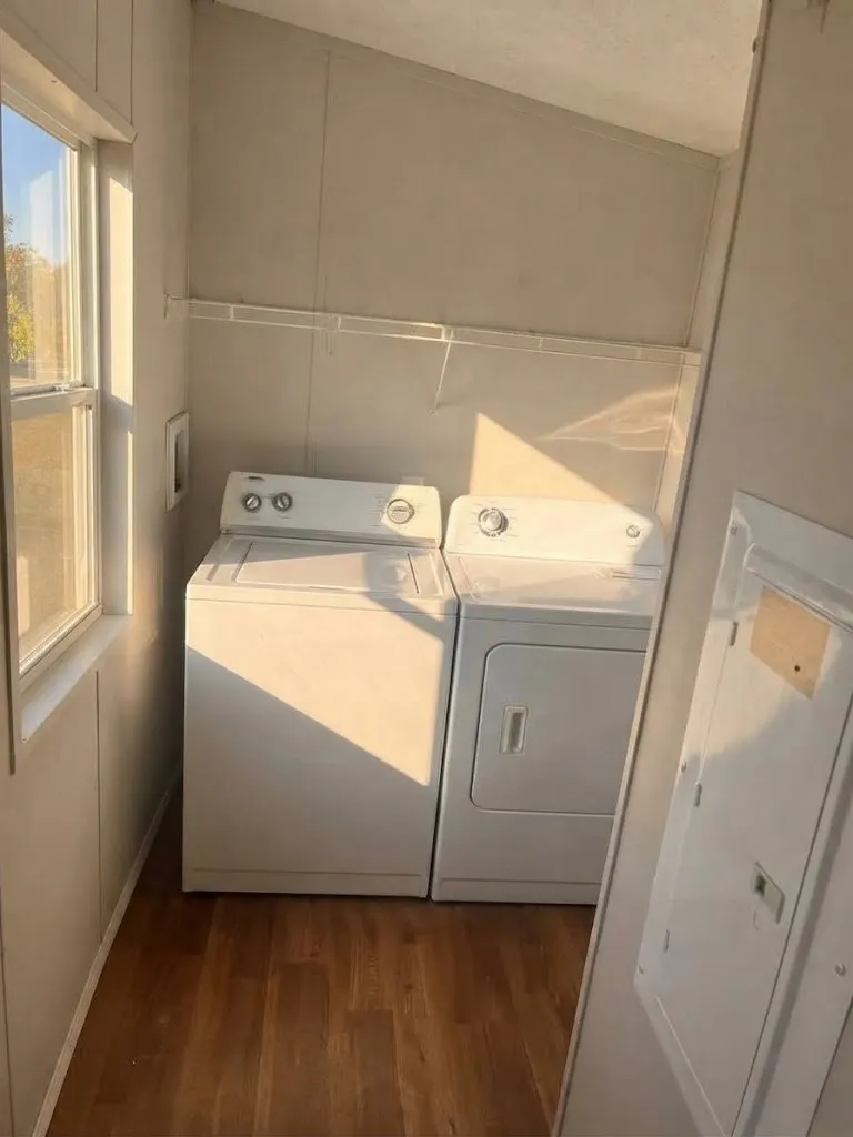 Mobile Home For Sale in Henderson County , 210 E Shadowwood, Gun Barrel City, Texas 75156, 3 Bedroom, 2 Bathroom, Garage spaces, 1,120 Sqft, built in 2002, mls#21408617, Real Estate Agent in Gun Barrel City, Homes For Sale in Henderson county, Homes For Sale in Gun Barrel City, Realtor in Gun Barrel City Texas, Real Estate Brokerage Independent Realty Texas, Luminita Cordes Realtor