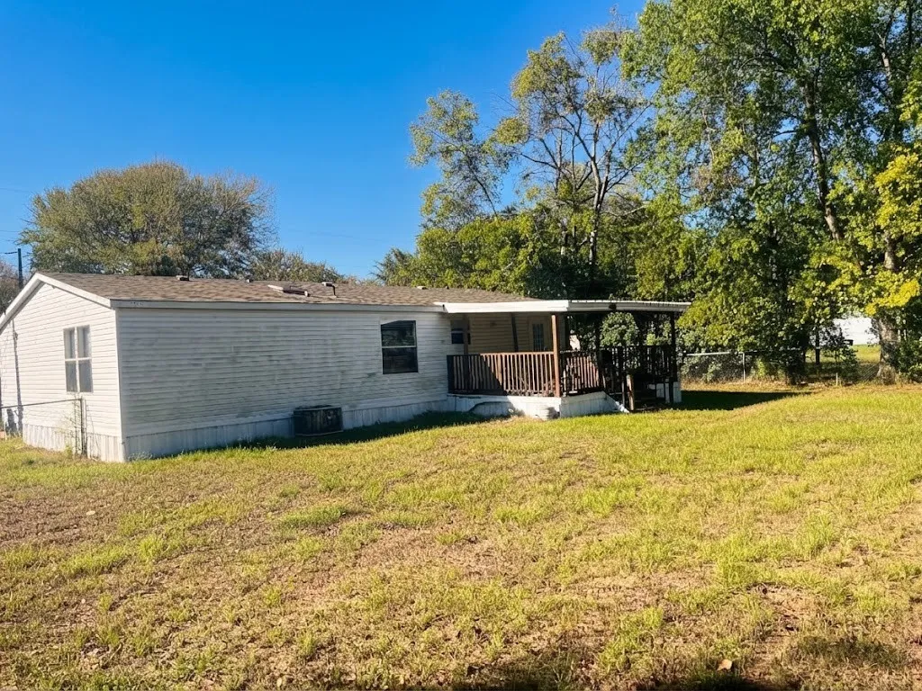 Mobile Home For Sale in Henderson County , 210 E Shadowwood, Gun Barrel City, Texas 75156, 3 Bedroom, 2 Bathroom, Garage spaces, 1,120 Sqft, built in 2002, mls#21408617, Real Estate Agent in Gun Barrel City, Homes For Sale in Henderson county, Homes For Sale in Gun Barrel City, Realtor in Gun Barrel City Texas, Real Estate Brokerage Independent Realty Texas, Luminita Cordes Realtor