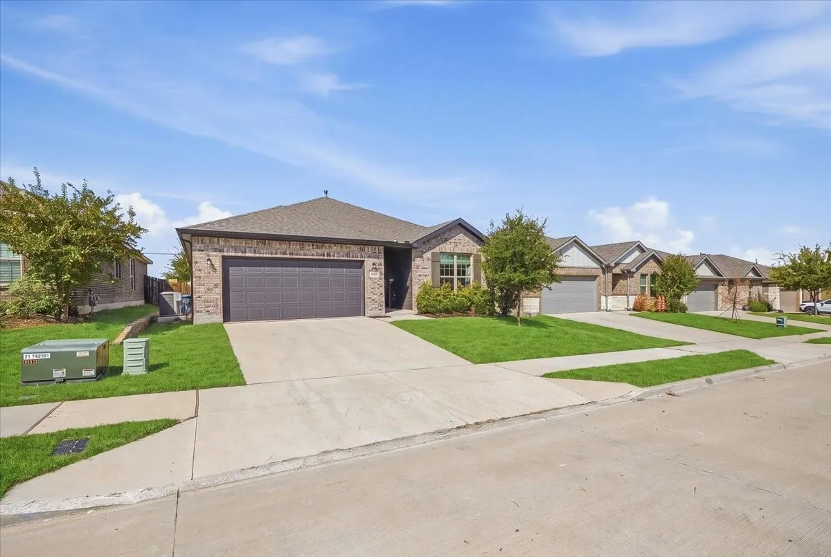 Single Family Residence For Rent in Tarrant County , 10920 Elata Drive, Fort Worth, Texas 76108, 4 Bedroom, 2 Bathroom, 2 Garage spaces, 1,924 Sqft, built in 2022, mls#21408612, Real Estate Agent in Fort Worth, Homes For Rent in Tarrant county, Homes For Rent in Fort Worth, Realtor in Fort Worth Texas, Real Estate Brokerage Independent Realty Texas, Luminita Cordes Realtor