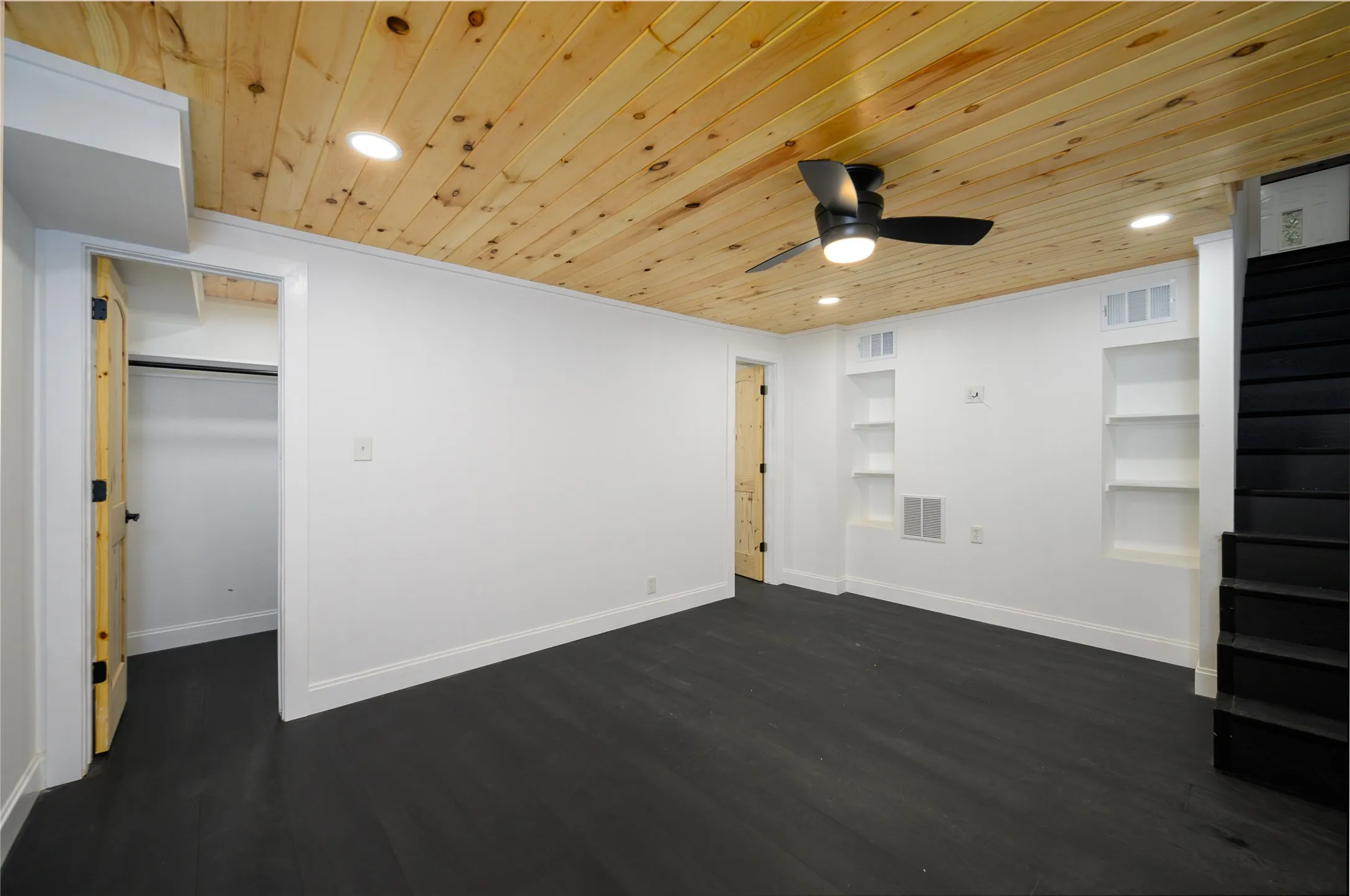 Single Family Residence For Rent in Grayson County , 491 Black Forest Drive, Pottsboro, Texas 75076, 3 Bedroom, 3 Bathroom, Garage spaces, 1,720 Sqft, built in 1972, mls#21408528, Real Estate Agent in Pottsboro, Homes For Rent in Grayson county, Homes For Rent in Pottsboro, Realtor in Pottsboro Texas, Real Estate Brokerage Independent Realty Texas, Luminita Cordes Realtor