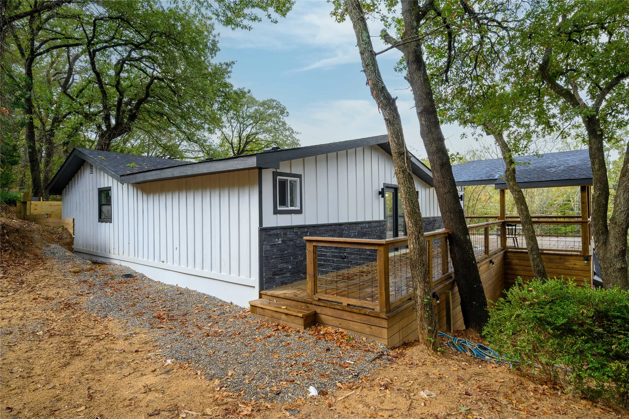 Single Family Residence For Rent in Grayson County , 491 Black Forest Drive, Pottsboro, Texas 75076, 3 Bedroom, 3 Bathroom, Garage spaces, 1,720 Sqft, built in 1972, mls#21408528, Real Estate Agent in Pottsboro, Homes For Rent in Grayson county, Homes For Rent in Pottsboro, Realtor in Pottsboro Texas, Real Estate Brokerage Independent Realty Texas, Luminita Cordes Realtor