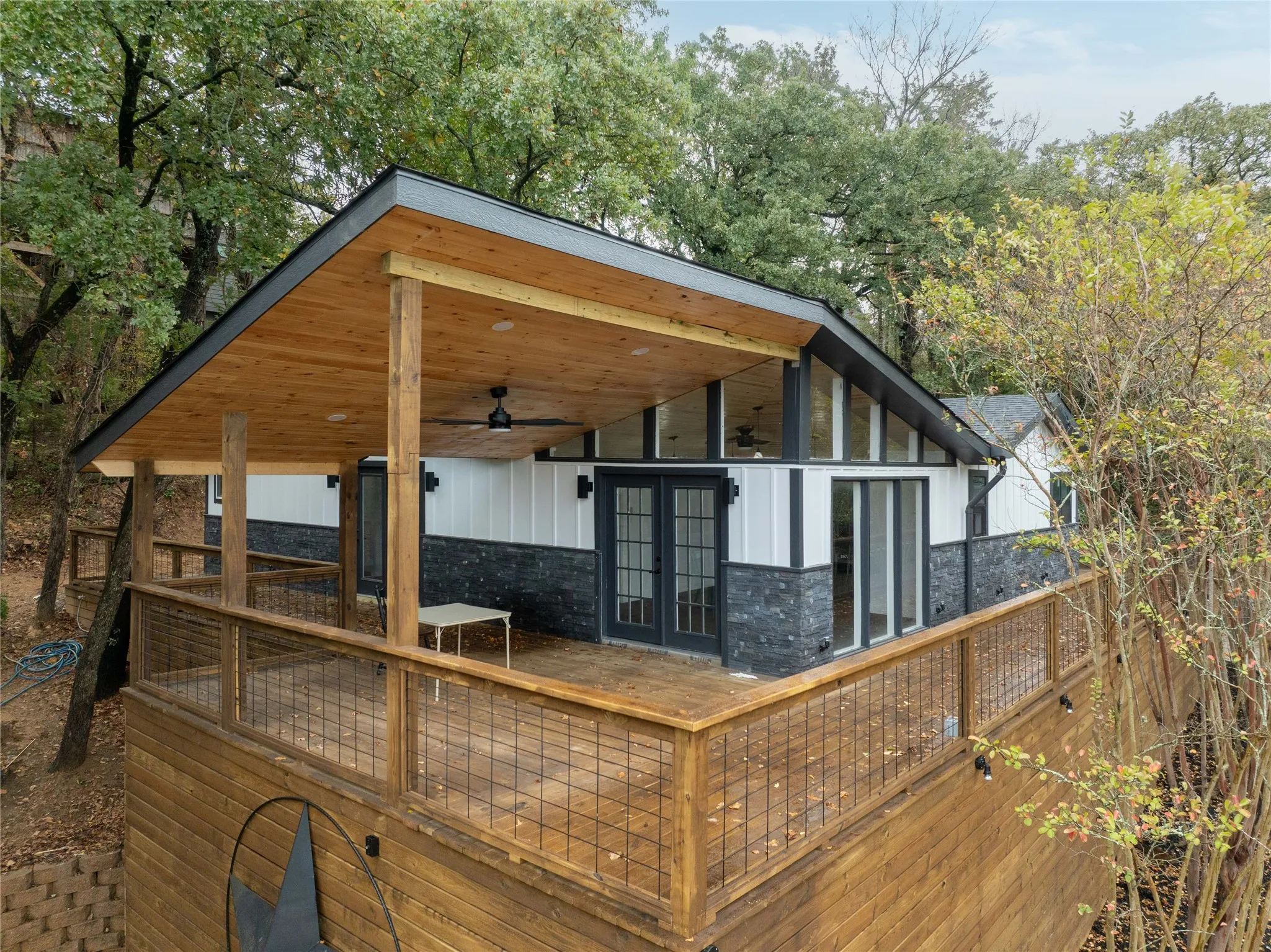 Single Family Residence For Rent in Grayson County , 491 Black Forest Drive, Pottsboro, Texas 75076, 3 Bedroom, 3 Bathroom, Garage spaces, 1,720 Sqft, built in 1972, mls#21408528, Real Estate Agent in Pottsboro, Homes For Rent in Grayson county, Homes For Rent in Pottsboro, Realtor in Pottsboro Texas, Real Estate Brokerage Independent Realty Texas, Luminita Cordes Realtor