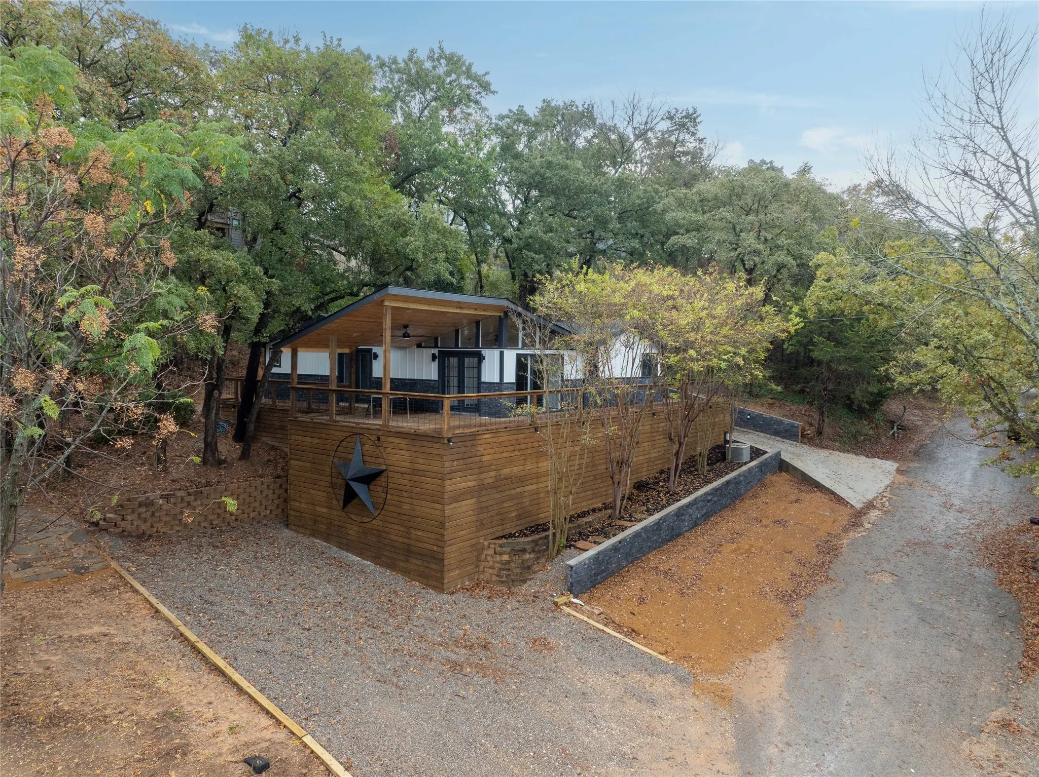 Single Family Residence For Rent in Grayson County , 491 Black Forest Drive, Pottsboro, Texas 75076, 3 Bedroom, 3 Bathroom, Garage spaces, 1,720 Sqft, built in 1972, mls#21408528, Real Estate Agent in Pottsboro, Homes For Rent in Grayson county, Homes For Rent in Pottsboro, Realtor in Pottsboro Texas, Real Estate Brokerage Independent Realty Texas, Luminita Cordes Realtor