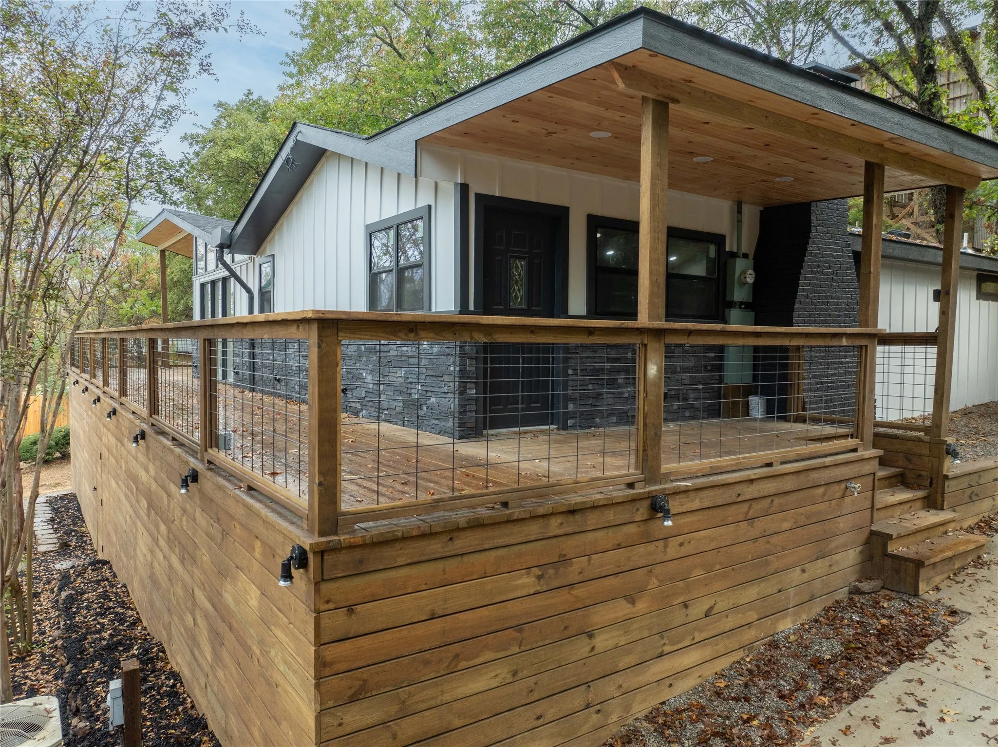 Single Family Residence For Rent in Grayson County , 491 Black Forest Drive, Pottsboro, Texas 75076, 3 Bedroom, 3 Bathroom, Garage spaces, 1,720 Sqft, built in 1972, mls#21408528, Real Estate Agent in Pottsboro, Homes For Rent in Grayson county, Homes For Rent in Pottsboro, Realtor in Pottsboro Texas, Real Estate Brokerage Independent Realty Texas, Luminita Cordes Realtor