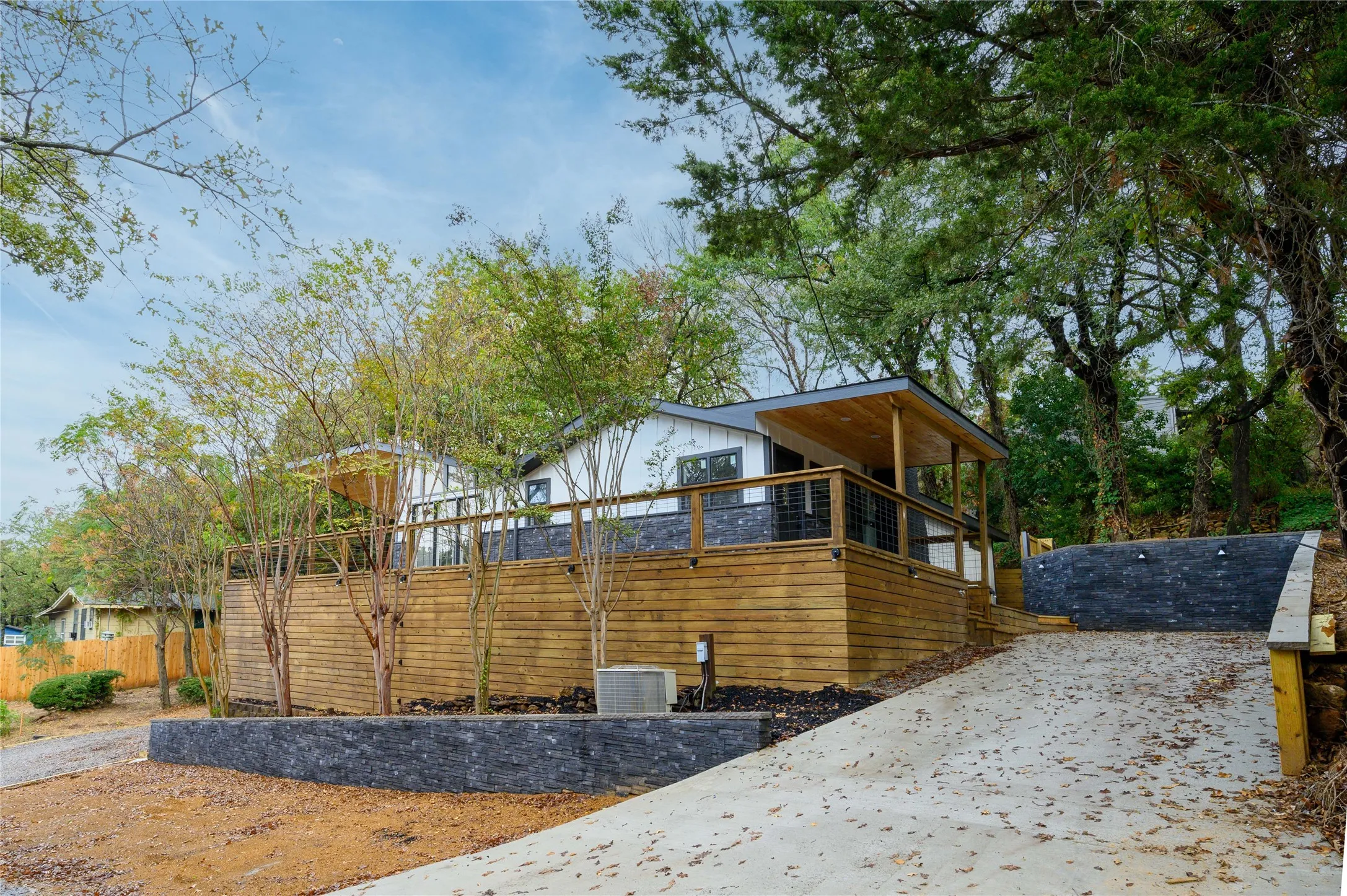 Single Family Residence For Rent in Grayson County , 491 Black Forest Drive, Pottsboro, Texas 75076, 3 Bedroom, 3 Bathroom, Garage spaces, 1,720 Sqft, built in 1972, mls#21408528, Real Estate Agent in Pottsboro, Homes For Rent in Grayson county, Homes For Rent in Pottsboro, Realtor in Pottsboro Texas, Real Estate Brokerage Independent Realty Texas, Luminita Cordes Realtor
