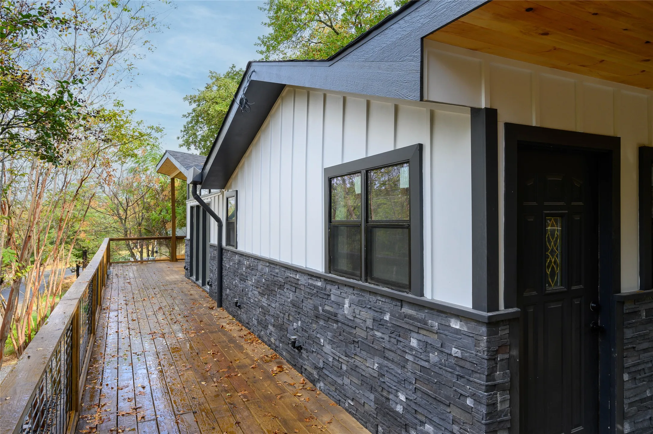 Single Family Residence For Rent in Grayson County , 491 Black Forest Drive, Pottsboro, Texas 75076, 3 Bedroom, 3 Bathroom, Garage spaces, 1,720 Sqft, built in 1972, mls#21408528, Real Estate Agent in Pottsboro, Homes For Rent in Grayson county, Homes For Rent in Pottsboro, Realtor in Pottsboro Texas, Real Estate Brokerage Independent Realty Texas, Luminita Cordes Realtor