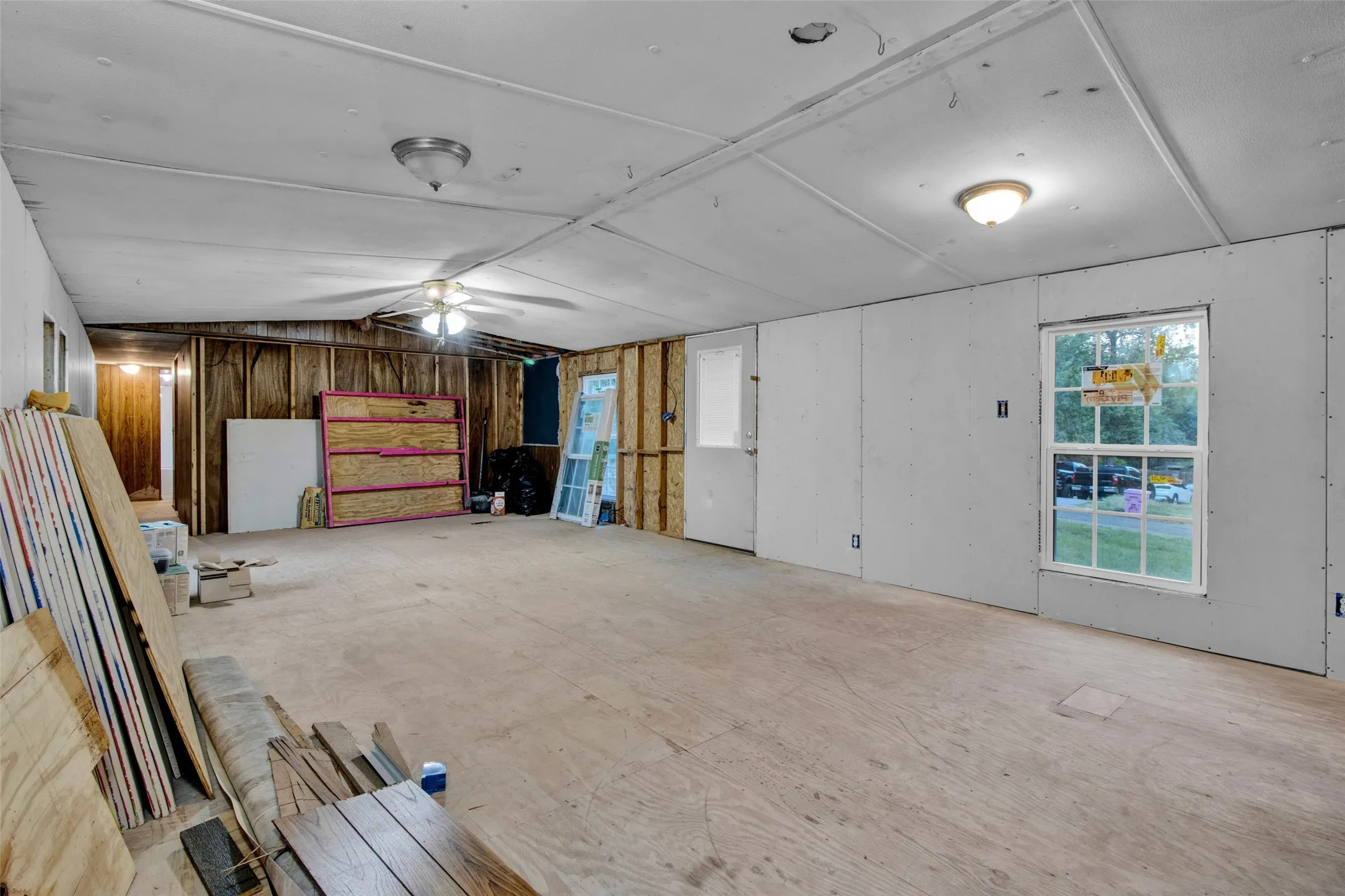 Mobile Home For Sale in Upshur County , 6836 Myrtlewood Trail, Gilmer, Texas 75645, 3 Bedroom, 2 Bathroom, Garage spaces, 1,216 Sqft, built in 1985, mls#21408634, Real Estate Agent in Gilmer, Homes For Sale in Upshur county, Homes For Sale in Gilmer, Realtor in Gilmer Texas, Real Estate Brokerage Independent Realty Texas, Luminita Cordes Realtor
