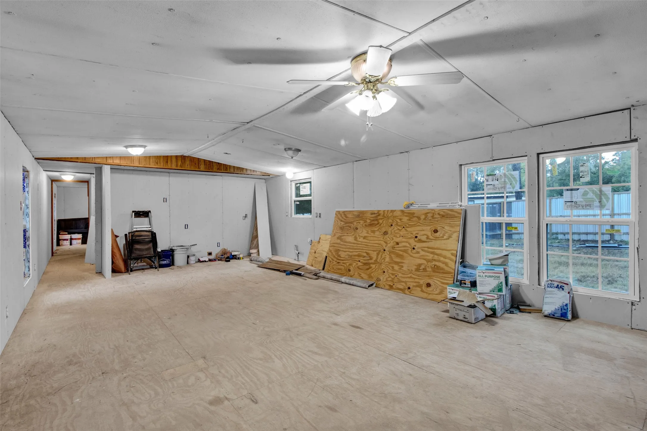 Mobile Home For Sale in Upshur County , 6836 Myrtlewood Trail, Gilmer, Texas 75645, 3 Bedroom, 2 Bathroom, Garage spaces, 1,216 Sqft, built in 1985, mls#21408634, Real Estate Agent in Gilmer, Homes For Sale in Upshur county, Homes For Sale in Gilmer, Realtor in Gilmer Texas, Real Estate Brokerage Independent Realty Texas, Luminita Cordes Realtor