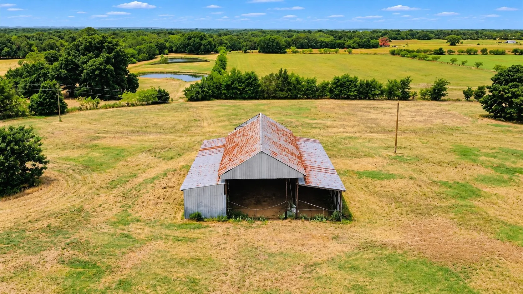 Farm For Sale in Fannin County , 6520 Fm 274, Ravenna, Texas 75476, 4 Bedroom, 2 Bathroom, 4 Garage spaces, 2,480 Sqft, built in 1972, mls#21405818, Real Estate Agent in Ravenna, Homes For Sale in Fannin county, Homes For Sale in Ravenna, Realtor in Ravenna Texas, Real Estate Brokerage Independent Realty Texas, Luminita Cordes Realtor