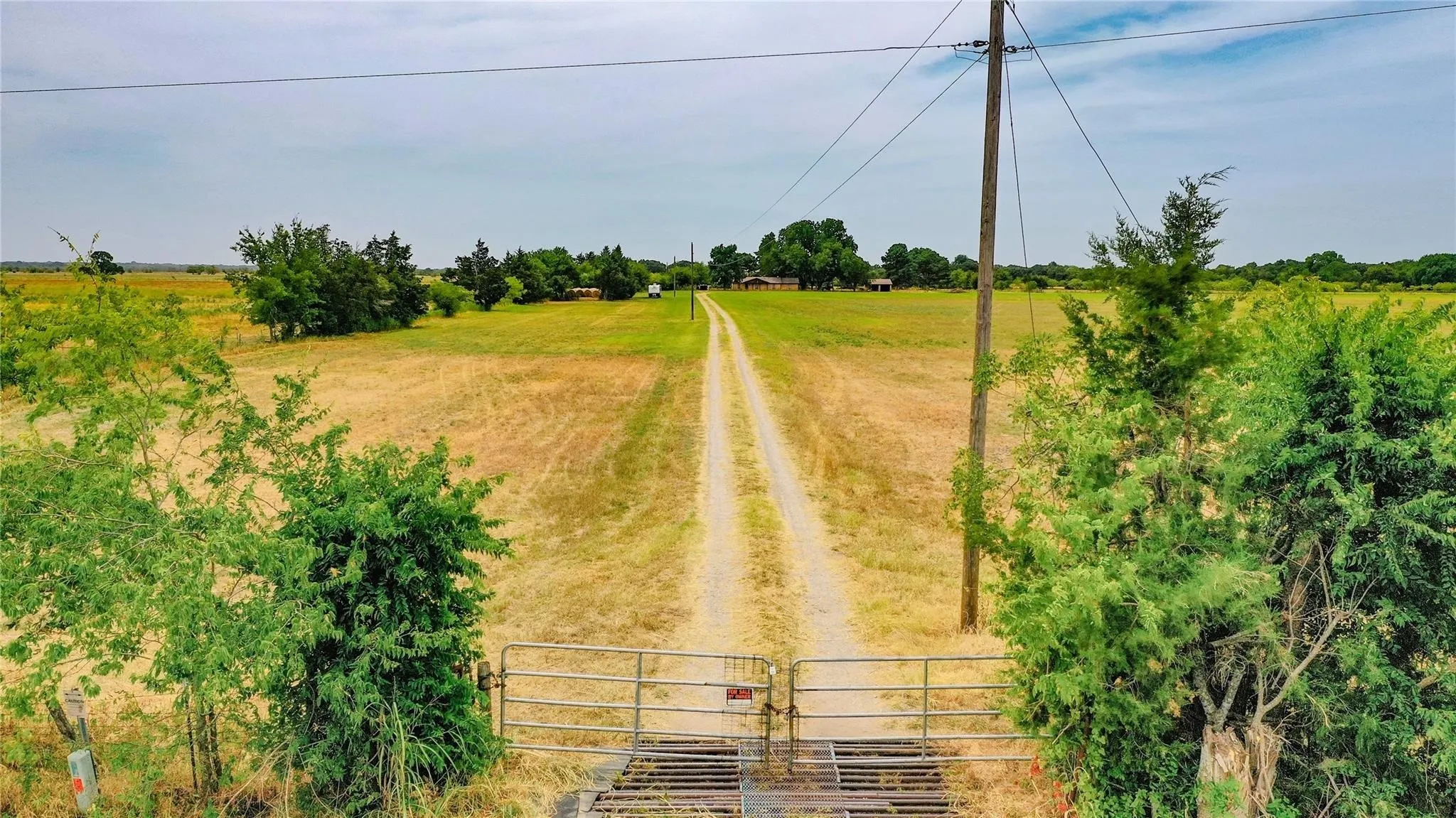 Farm For Sale in Fannin County , 6520 Fm 274, Ravenna, Texas 75476, 4 Bedroom, 2 Bathroom, 4 Garage spaces, 2,480 Sqft, built in 1972, mls#21405818, Real Estate Agent in Ravenna, Homes For Sale in Fannin county, Homes For Sale in Ravenna, Realtor in Ravenna Texas, Real Estate Brokerage Independent Realty Texas, Luminita Cordes Realtor