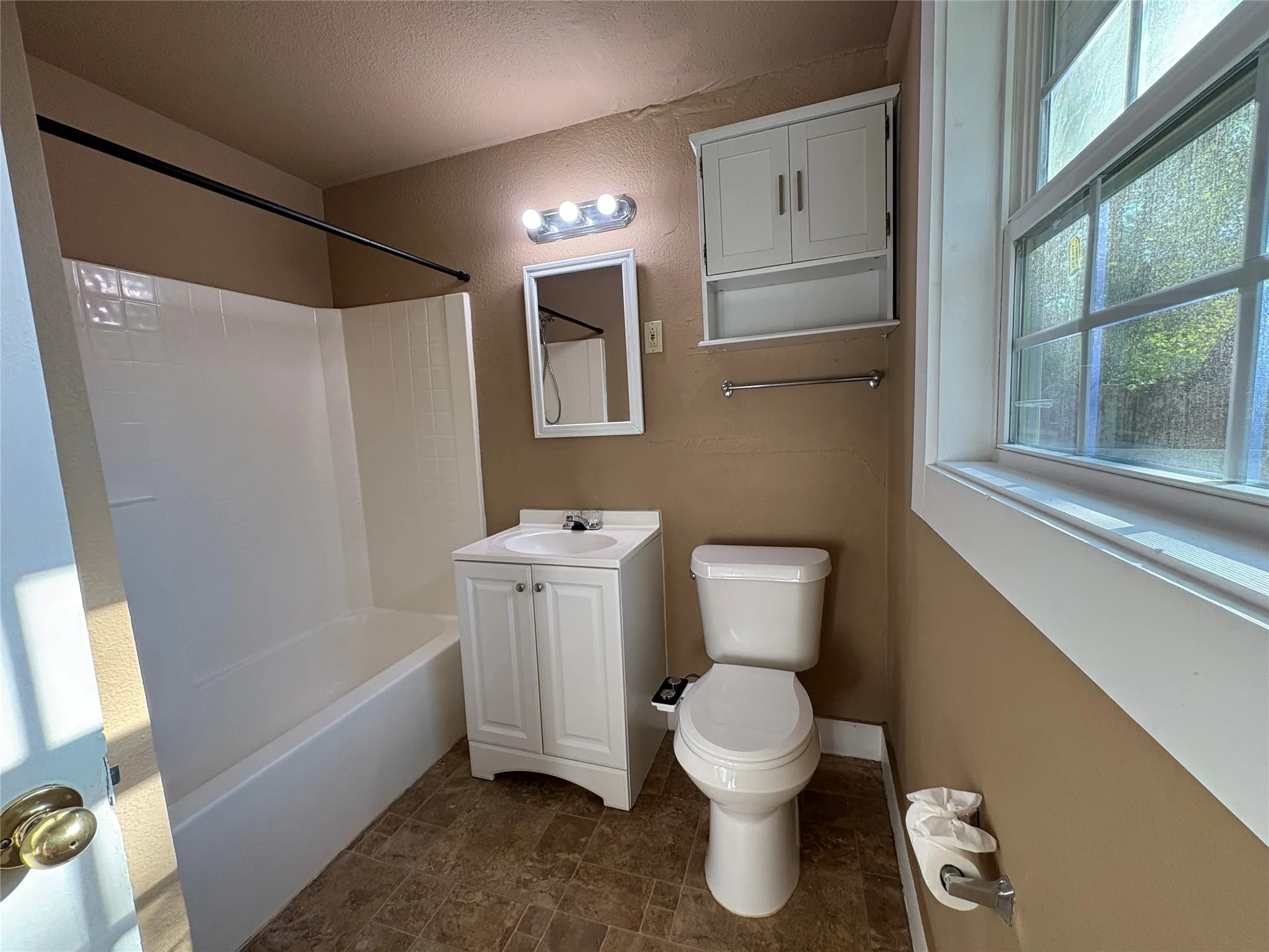 Duplex For Rent in Denton County , 909 Vine Street, Denton, Texas 76209, 2 Bedroom, 1 Bathroom, Garage spaces, 1,048 Sqft, built in 1945, mls#21408636, Real Estate Agent in Denton, Homes For Rent in Denton county, Homes For Rent in Denton, Realtor in Denton Texas, Real Estate Brokerage Independent Realty Texas, Luminita Cordes Realtor