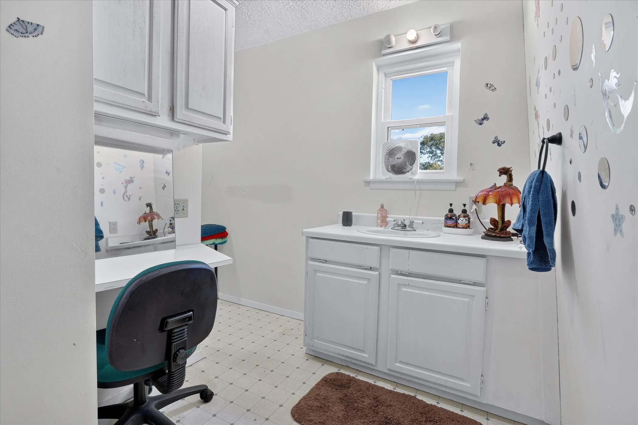 Single Family Residence For Sale in Parker County , 416 Cedarwood Street, Azle, Texas 76020, 3 Bedroom, 2 Bathroom, 2 Garage spaces, 1,947 Sqft, built in 1986, mls#21408628, Real Estate Agent in Azle, Homes For Sale in Parker county, Homes For Sale in Azle, Realtor in Azle Texas, Real Estate Brokerage Independent Realty Texas, Luminita Cordes Realtor