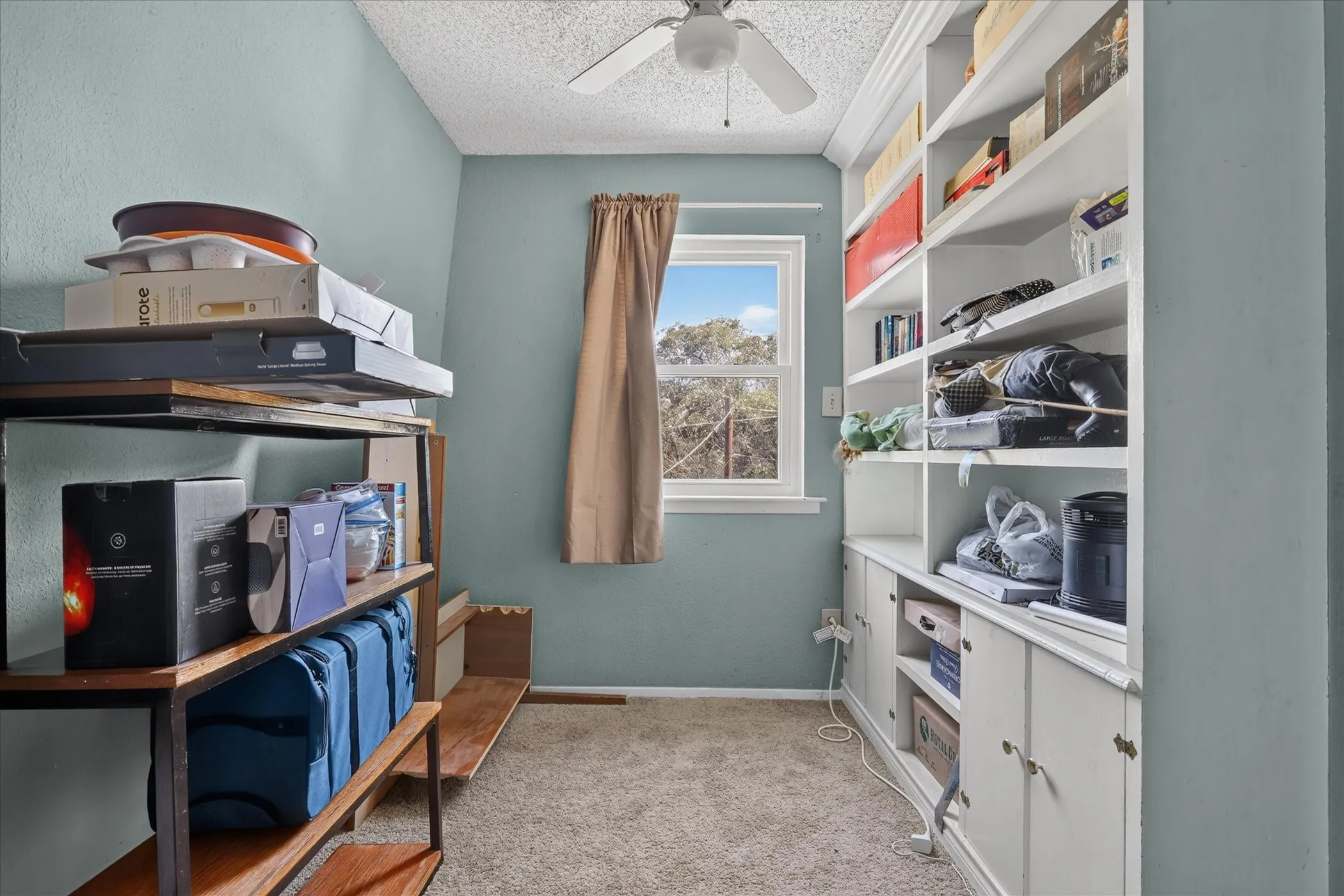 Single Family Residence For Sale in Parker County , 416 Cedarwood Street, Azle, Texas 76020, 3 Bedroom, 2 Bathroom, 2 Garage spaces, 1,947 Sqft, built in 1986, mls#21408628, Real Estate Agent in Azle, Homes For Sale in Parker county, Homes For Sale in Azle, Realtor in Azle Texas, Real Estate Brokerage Independent Realty Texas, Luminita Cordes Realtor