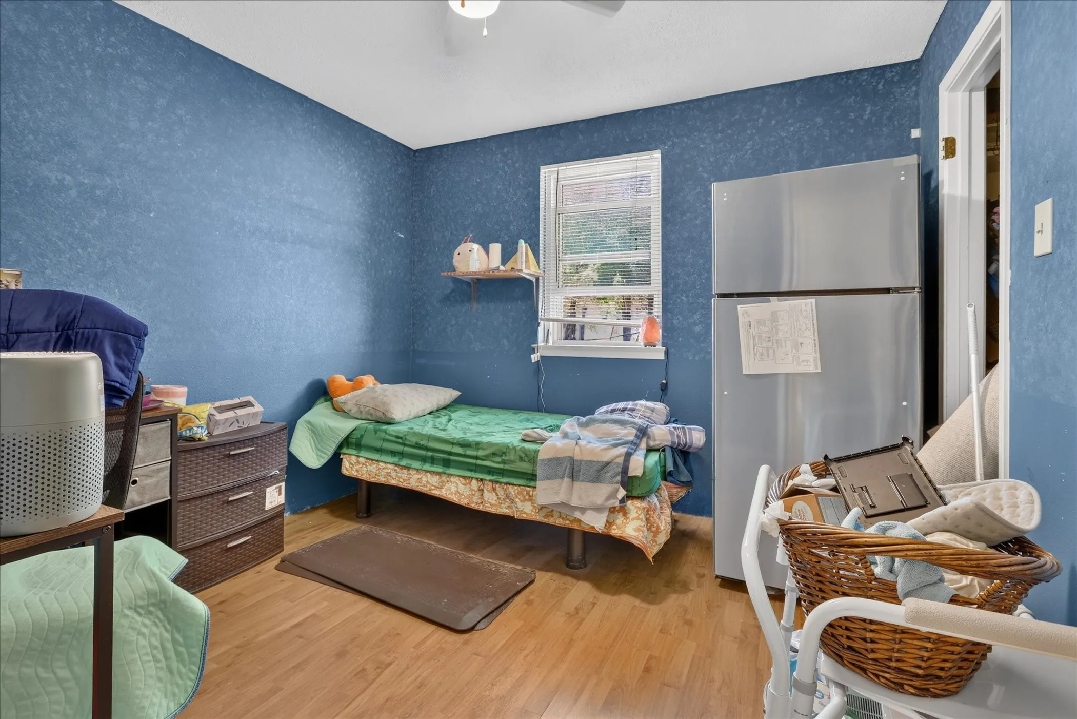 This bedroom can not be occupied.