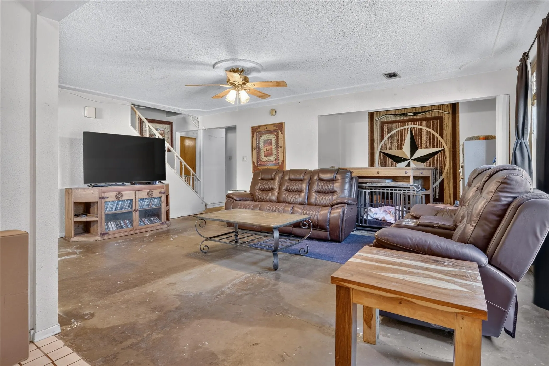 Single Family Residence For Sale in Parker County , 416 Cedarwood Street, Azle, Texas 76020, 3 Bedroom, 2 Bathroom, 2 Garage spaces, 1,947 Sqft, built in 1986, mls#21408628, Real Estate Agent in Azle, Homes For Sale in Parker county, Homes For Sale in Azle, Realtor in Azle Texas, Real Estate Brokerage Independent Realty Texas, Luminita Cordes Realtor